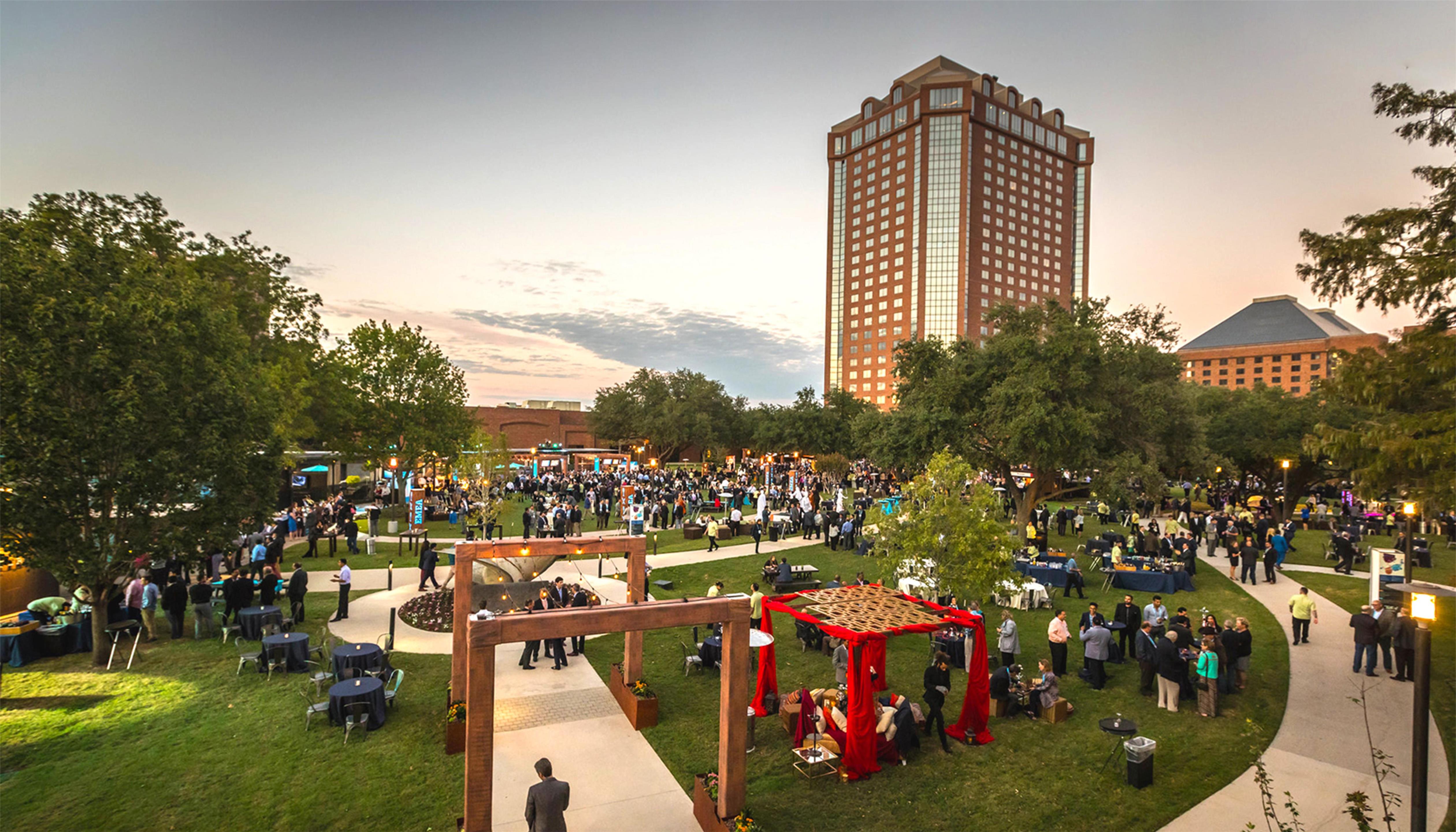 Exterior | Hilton Anatole