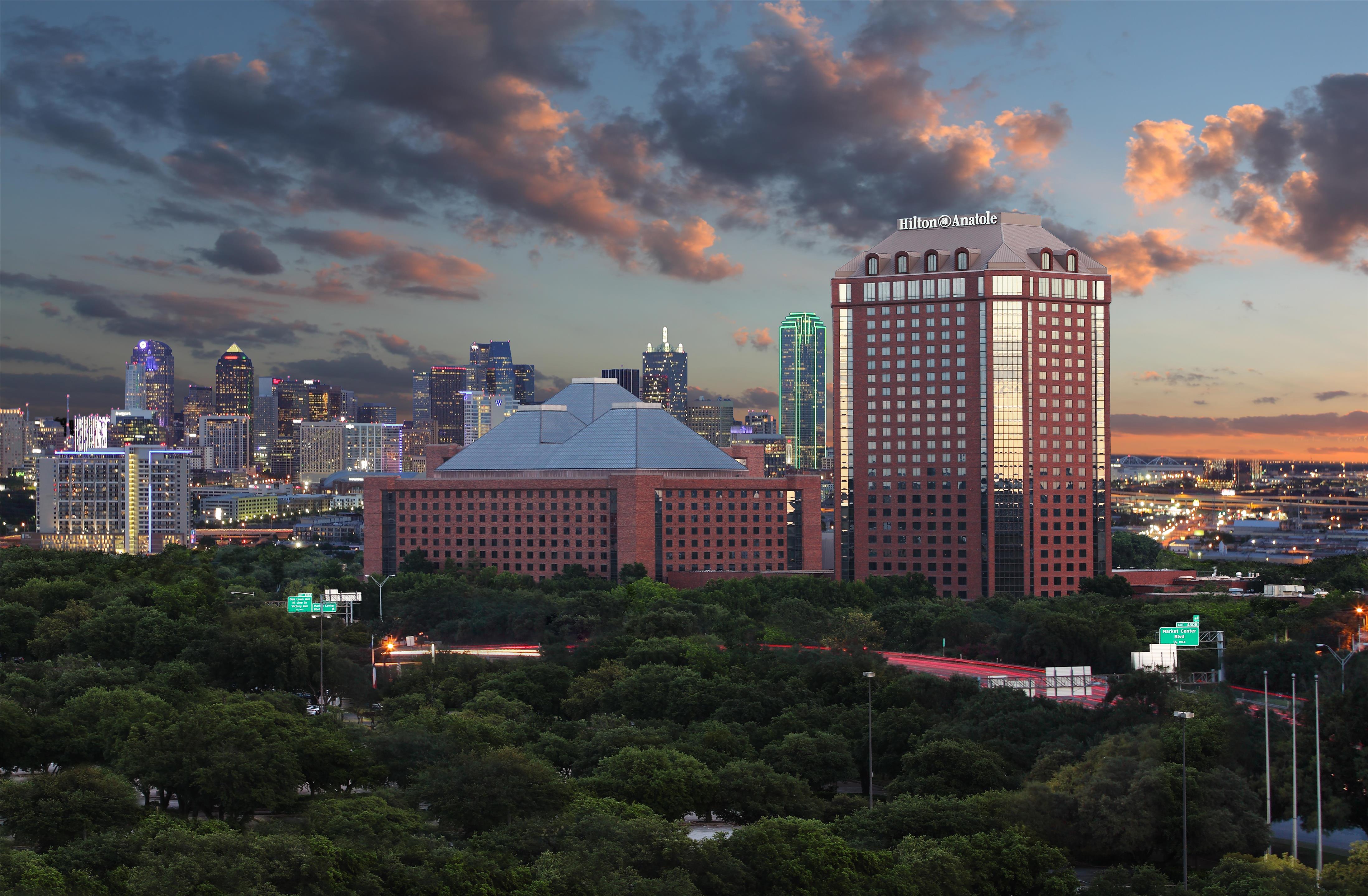 Exterior | Hilton Anatole