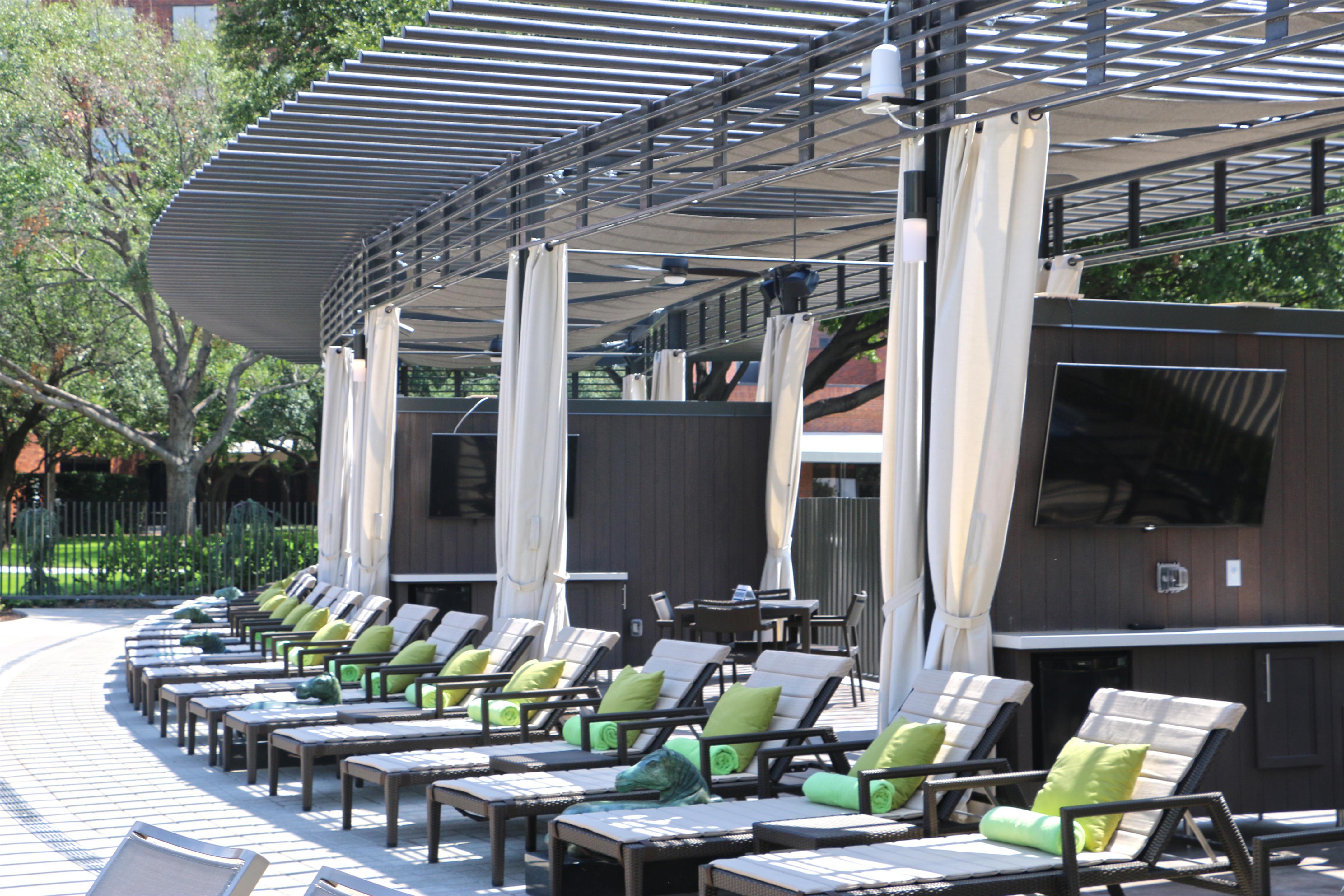 Pool | Hilton Anatole