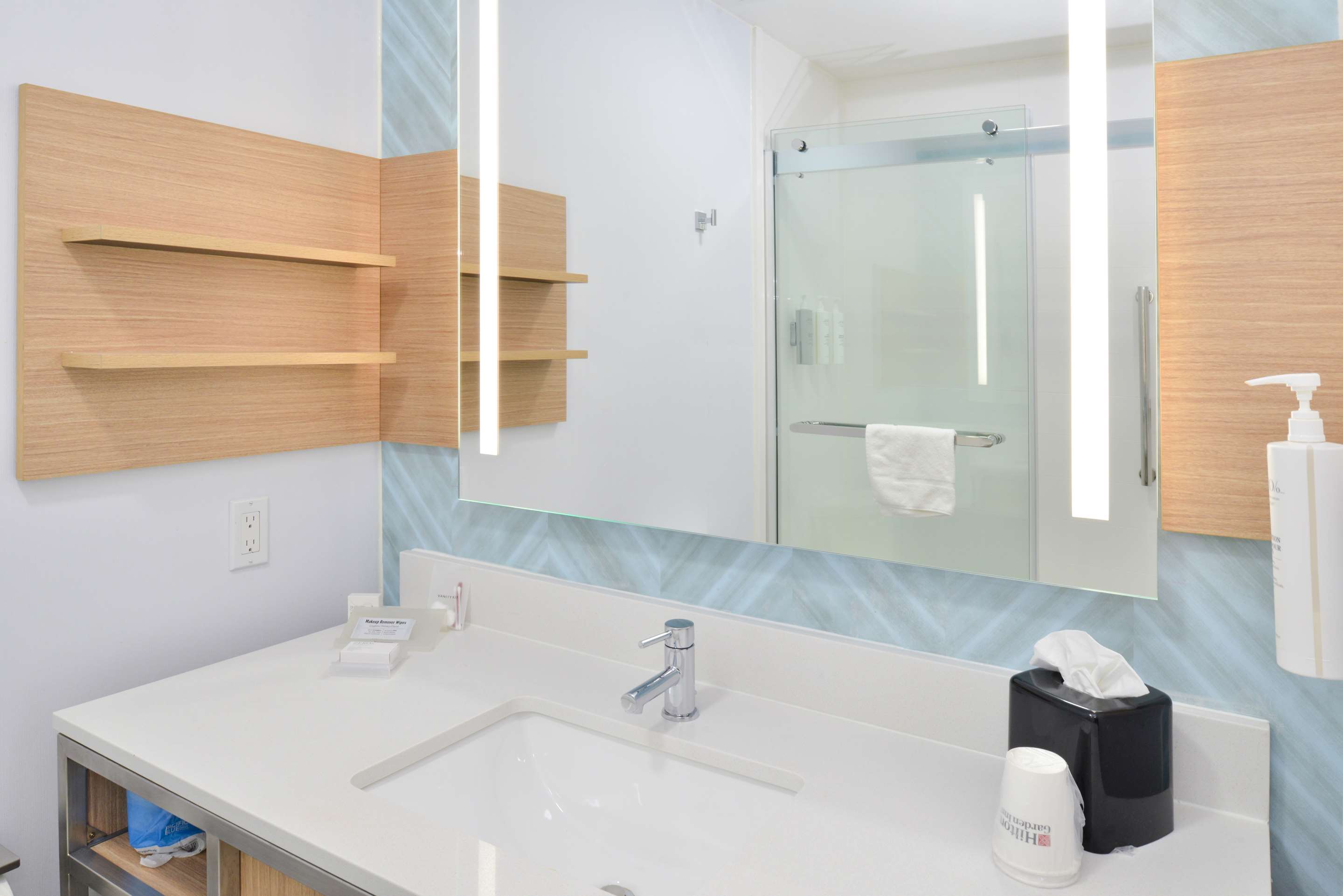 Guest room bath