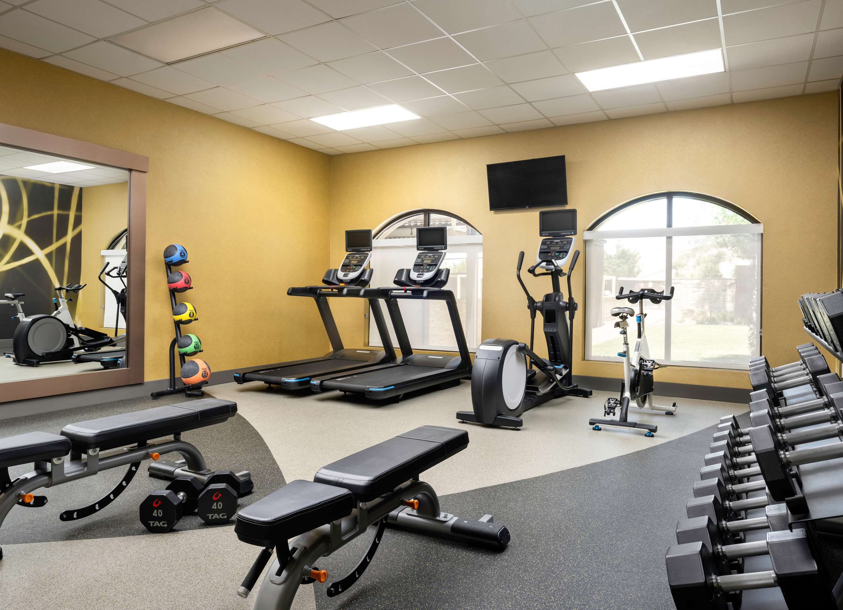Health club fitness center gym | Hilton Garden Inn Las Colinas