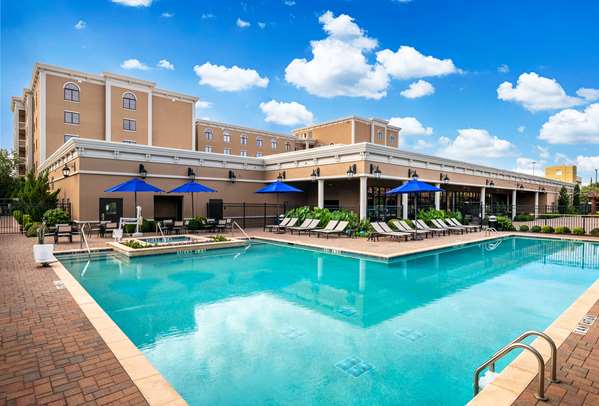 Pool - Hilton Town Square Hotel Southlake