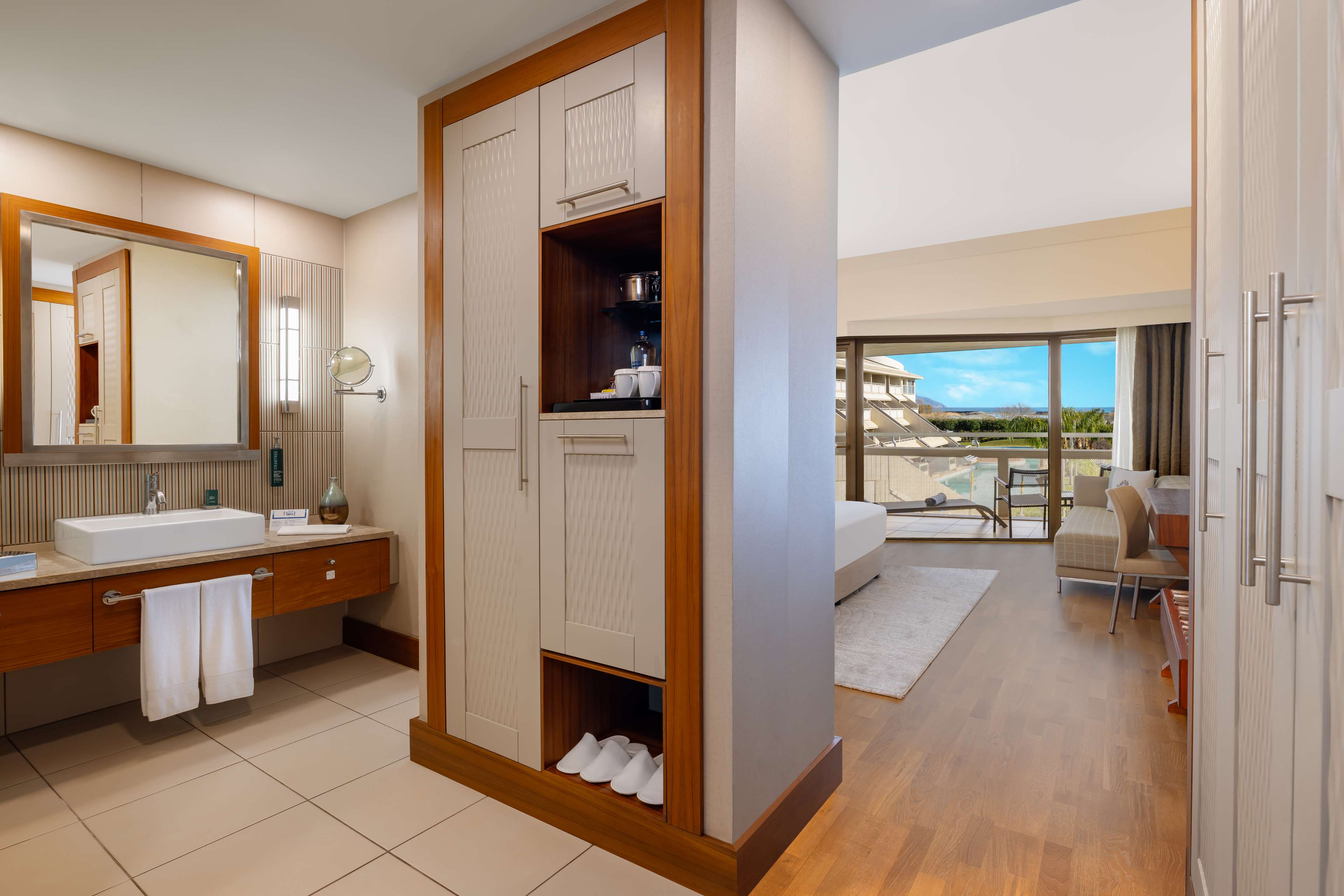 Hilton Dalaman Sarigerme Resort & Spa Room Type - KNGGUESTROOM POOLACCESSSEA