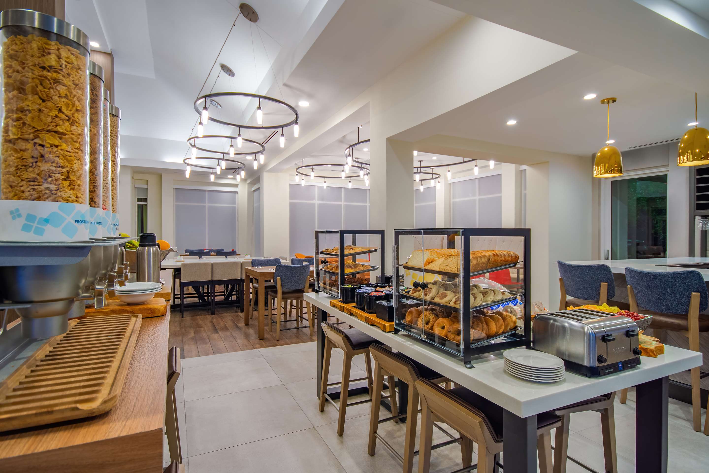 Breakfast Area | Hilton Garden Inn Danbury
