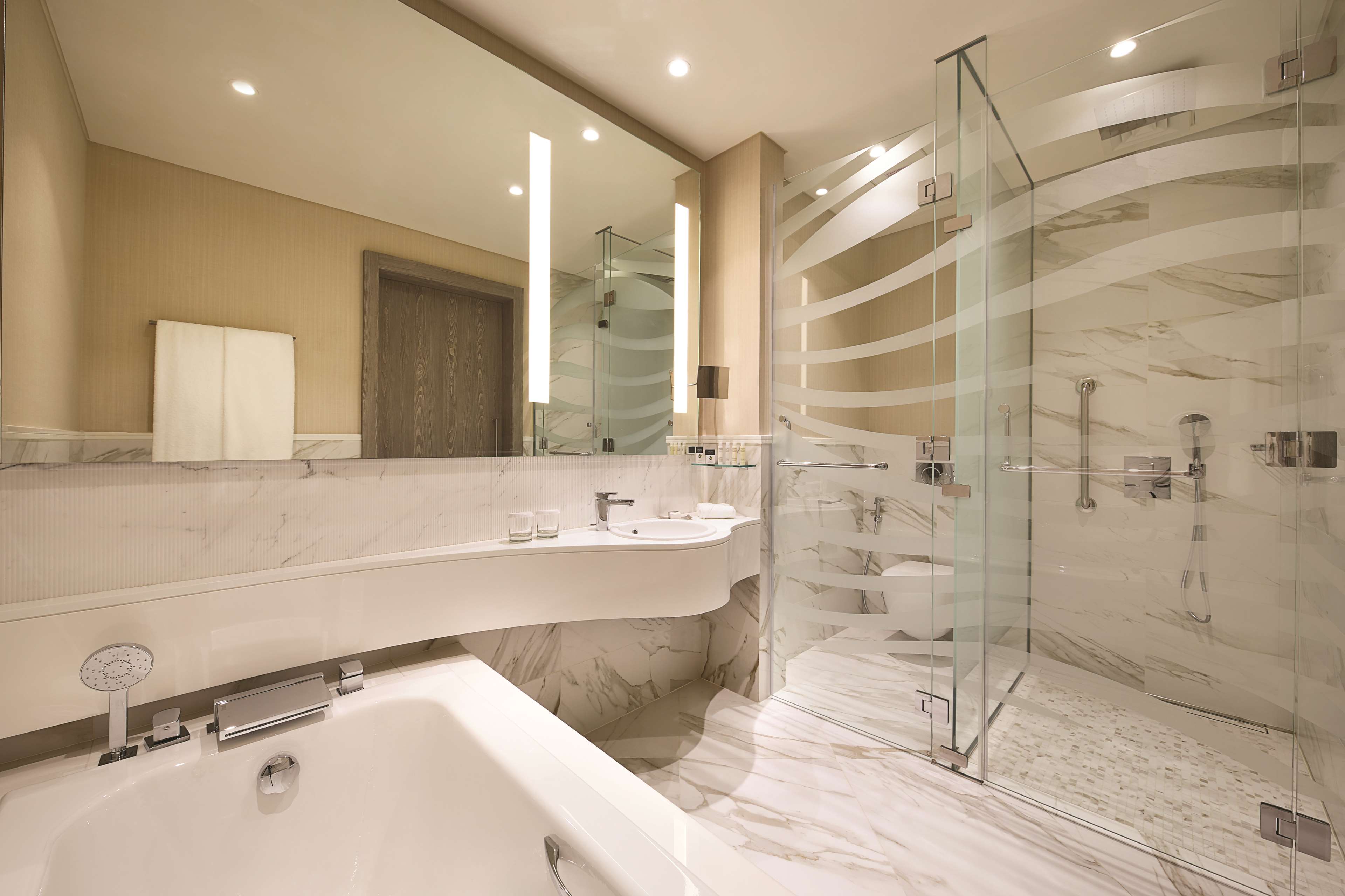 DoubleTree by Hilton Hotel Doha Old Town Room Type - HILTON FAMILY GUESTROOM