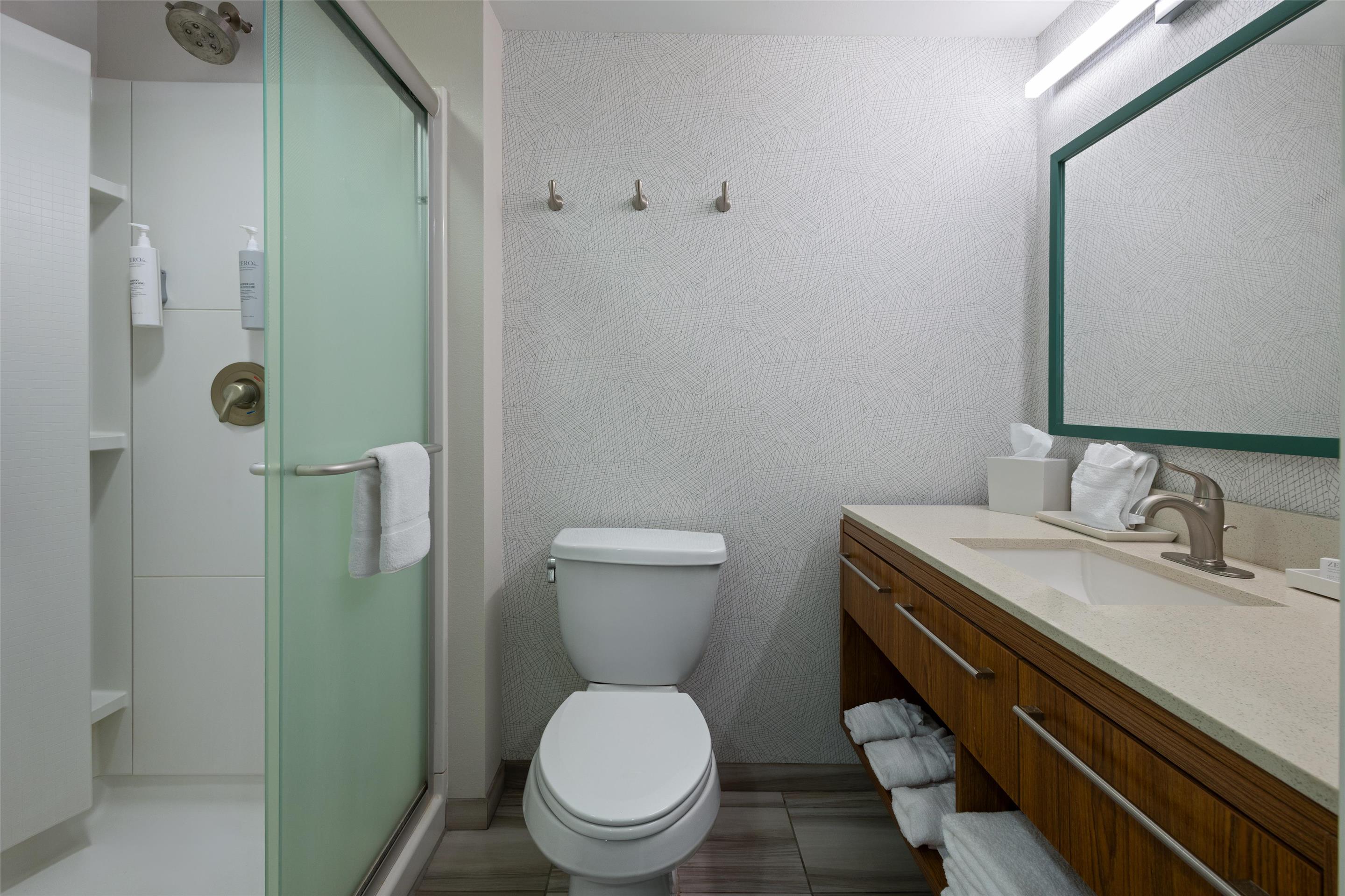 Guest room bath