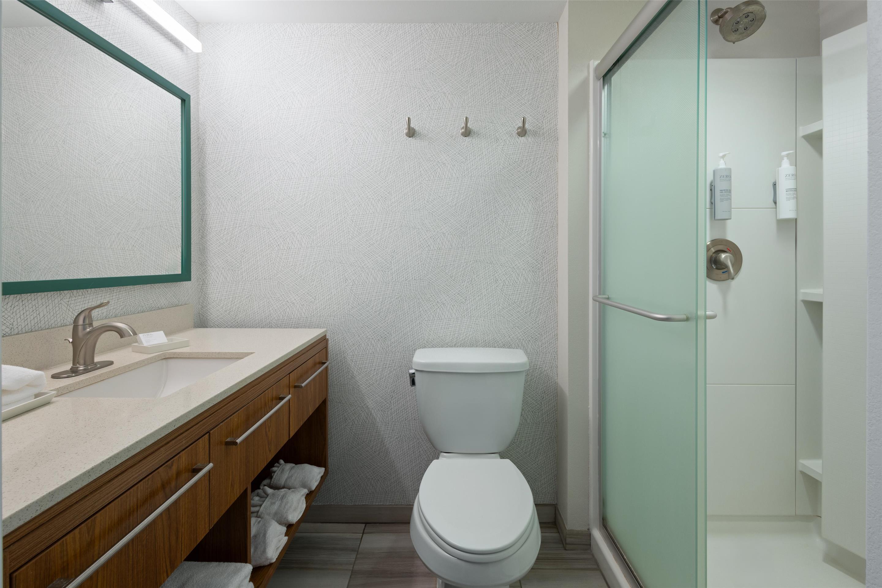 Guest room bath