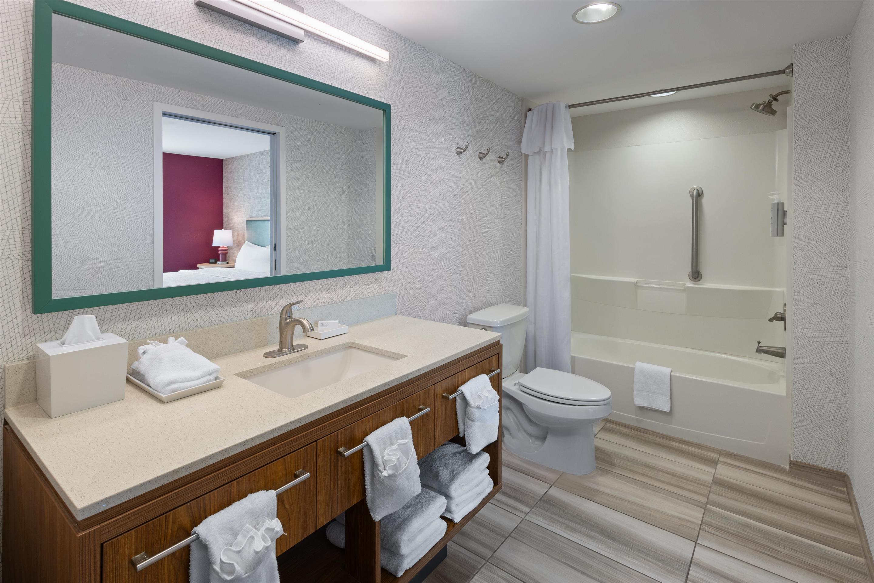 Guest room bath
