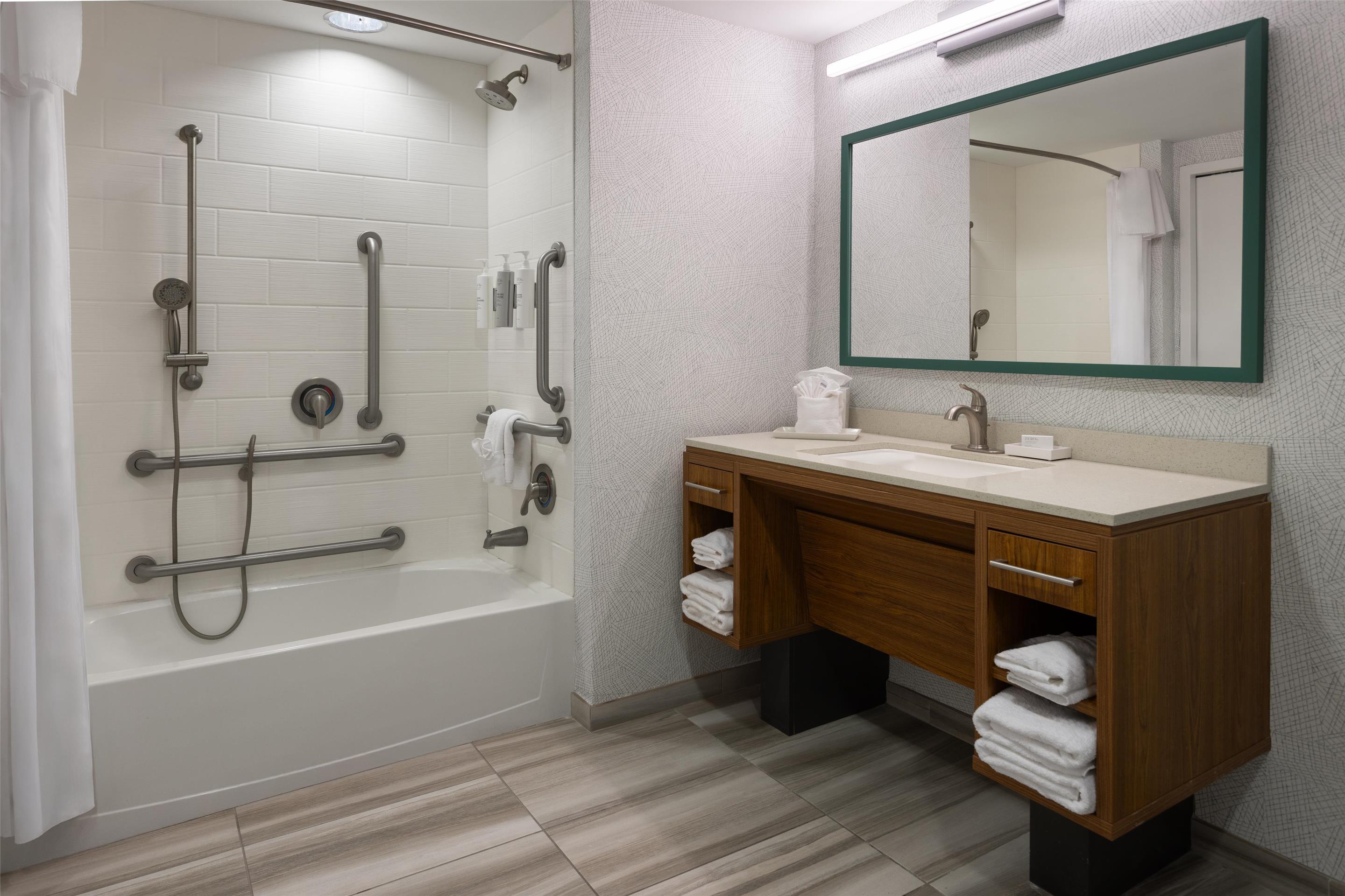 Guest room bath
