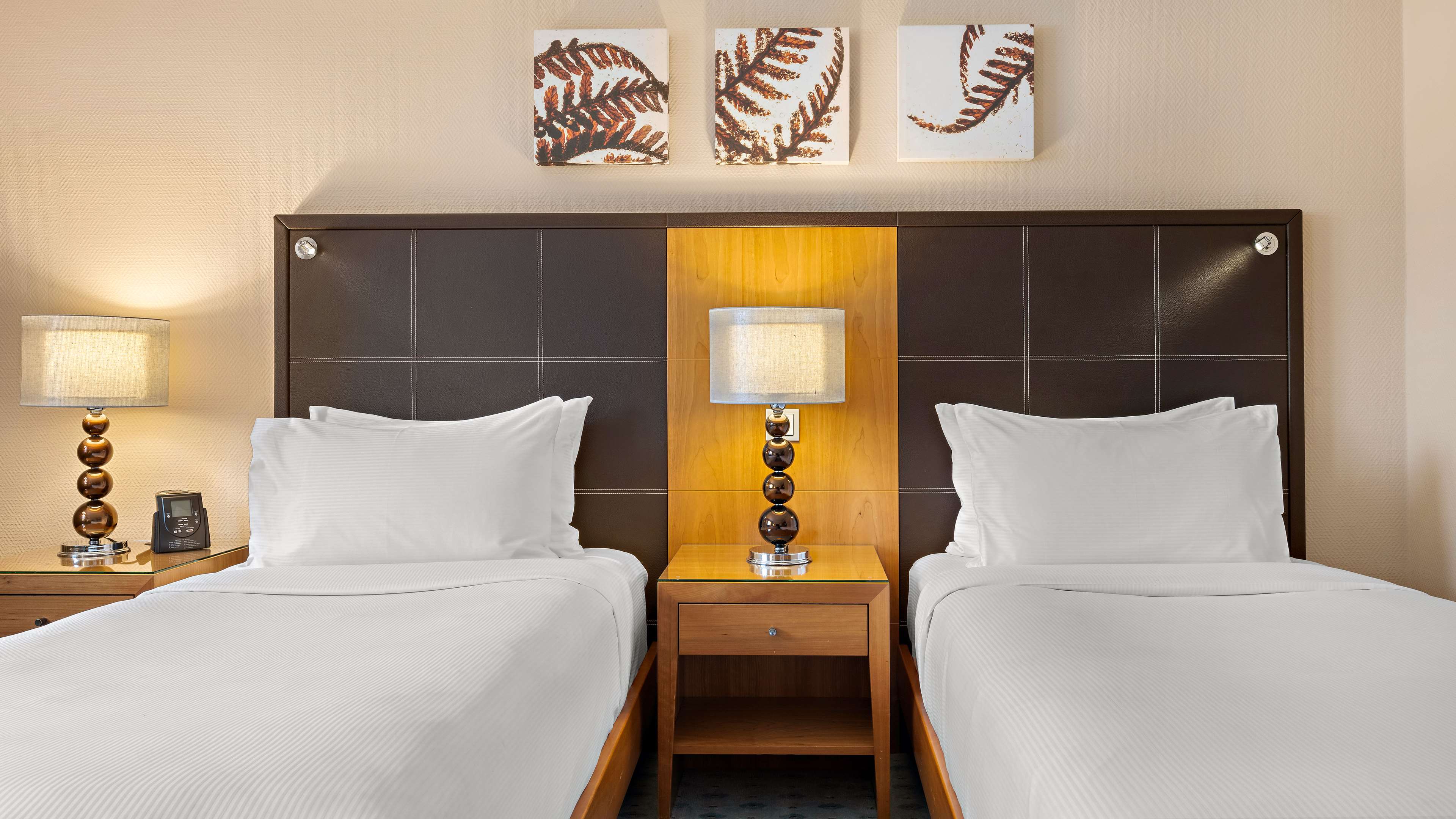 Hilton Dresden Room Type - TWIN HILTON GUEST ROOM