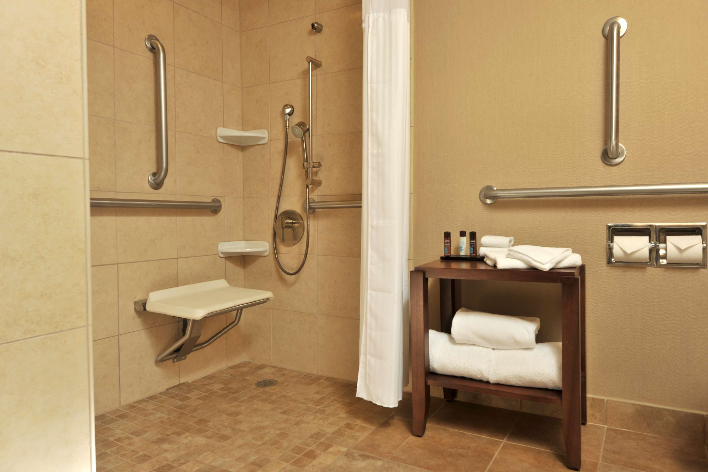 Guest room bath