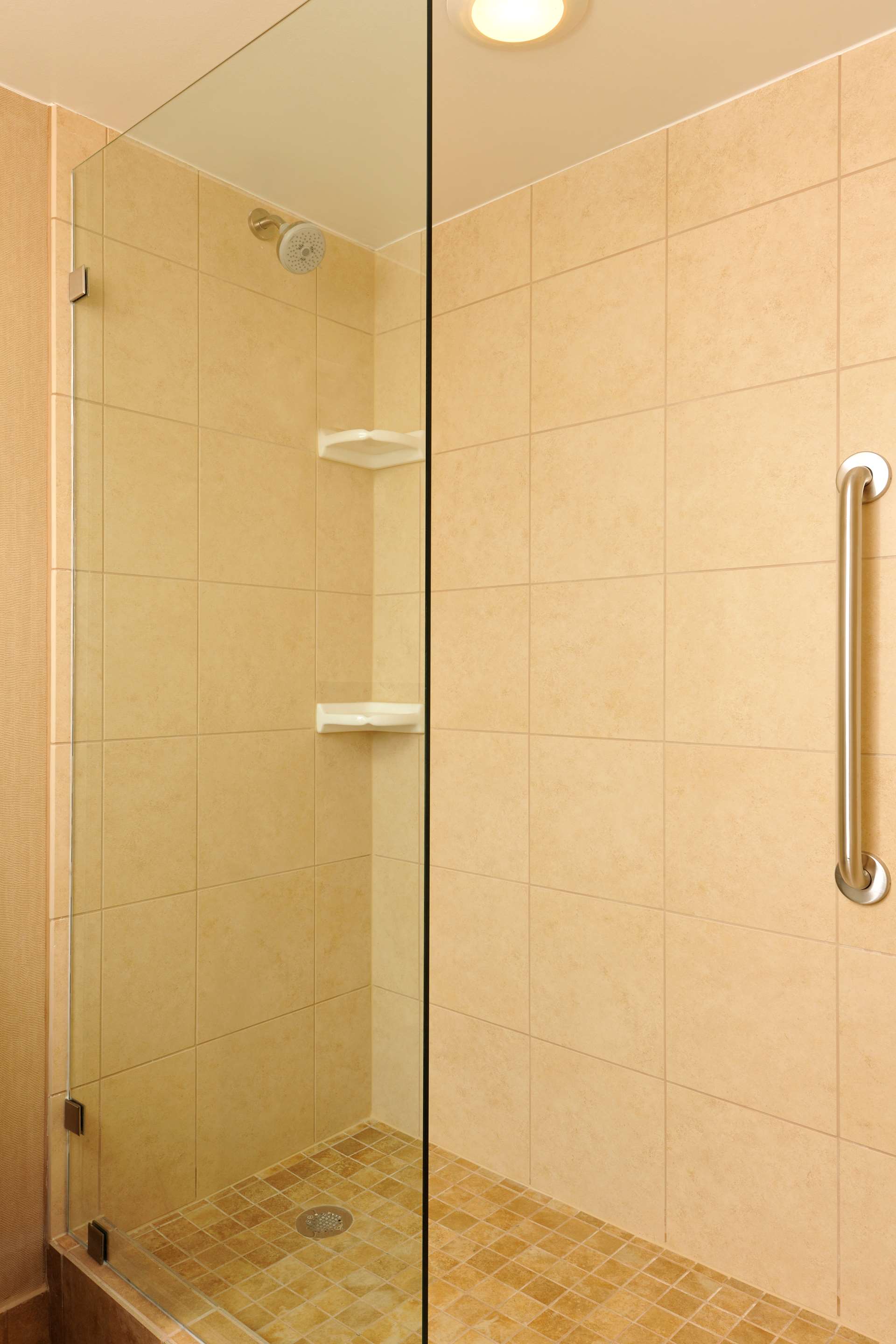 Guest room bath
