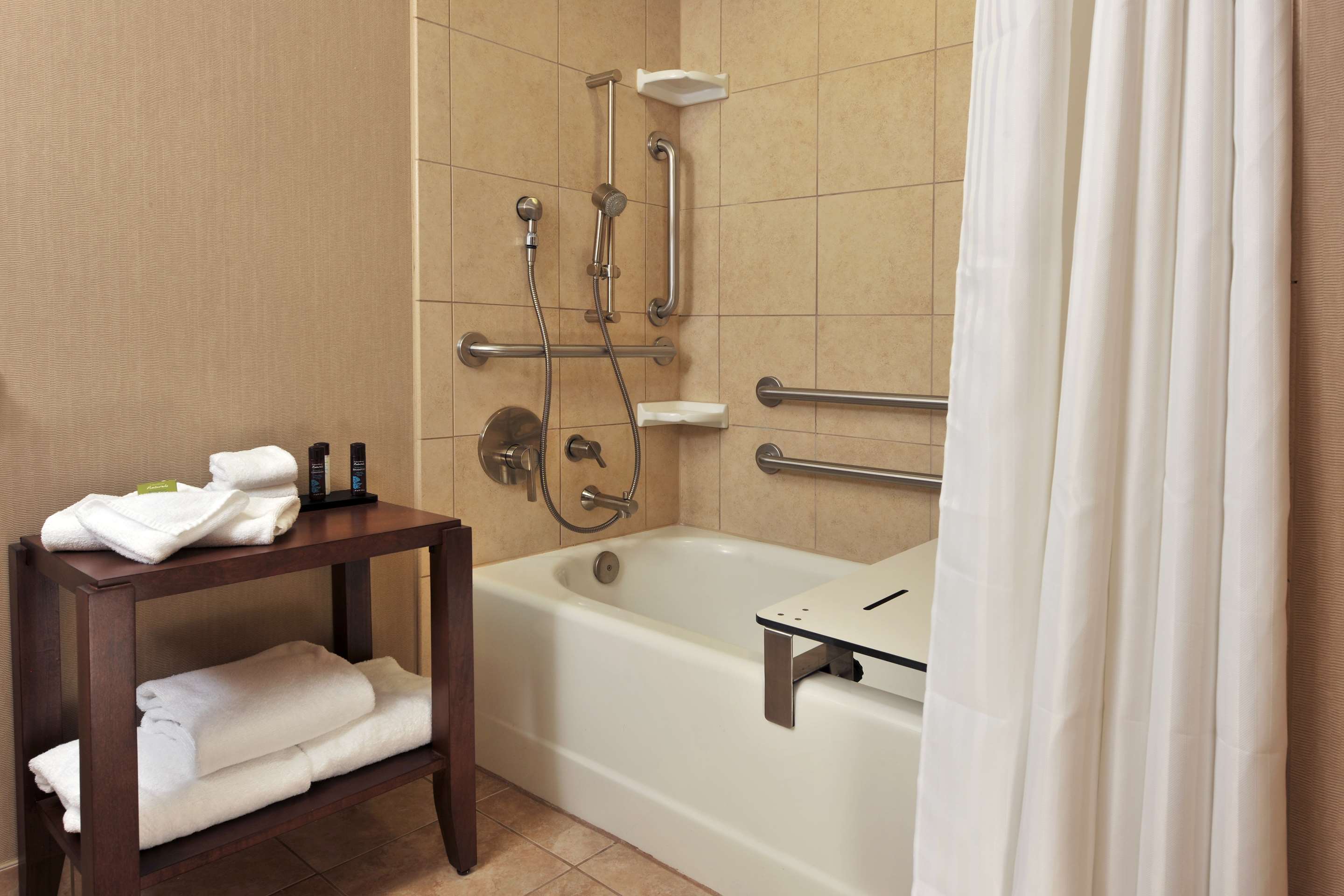 Guest room bath