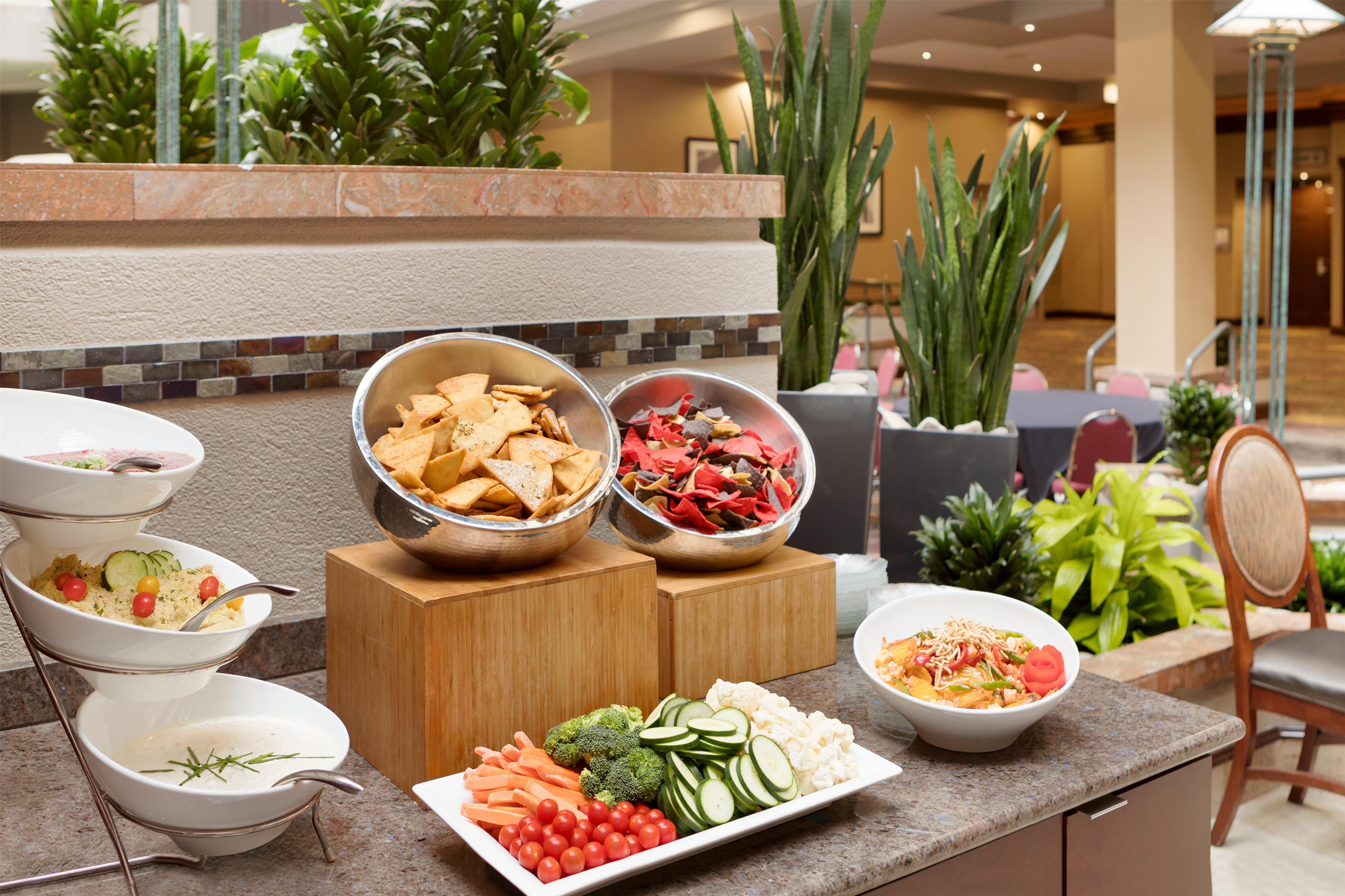 BarLounge | Embassy Suites Hotel Des Moines Downtown
