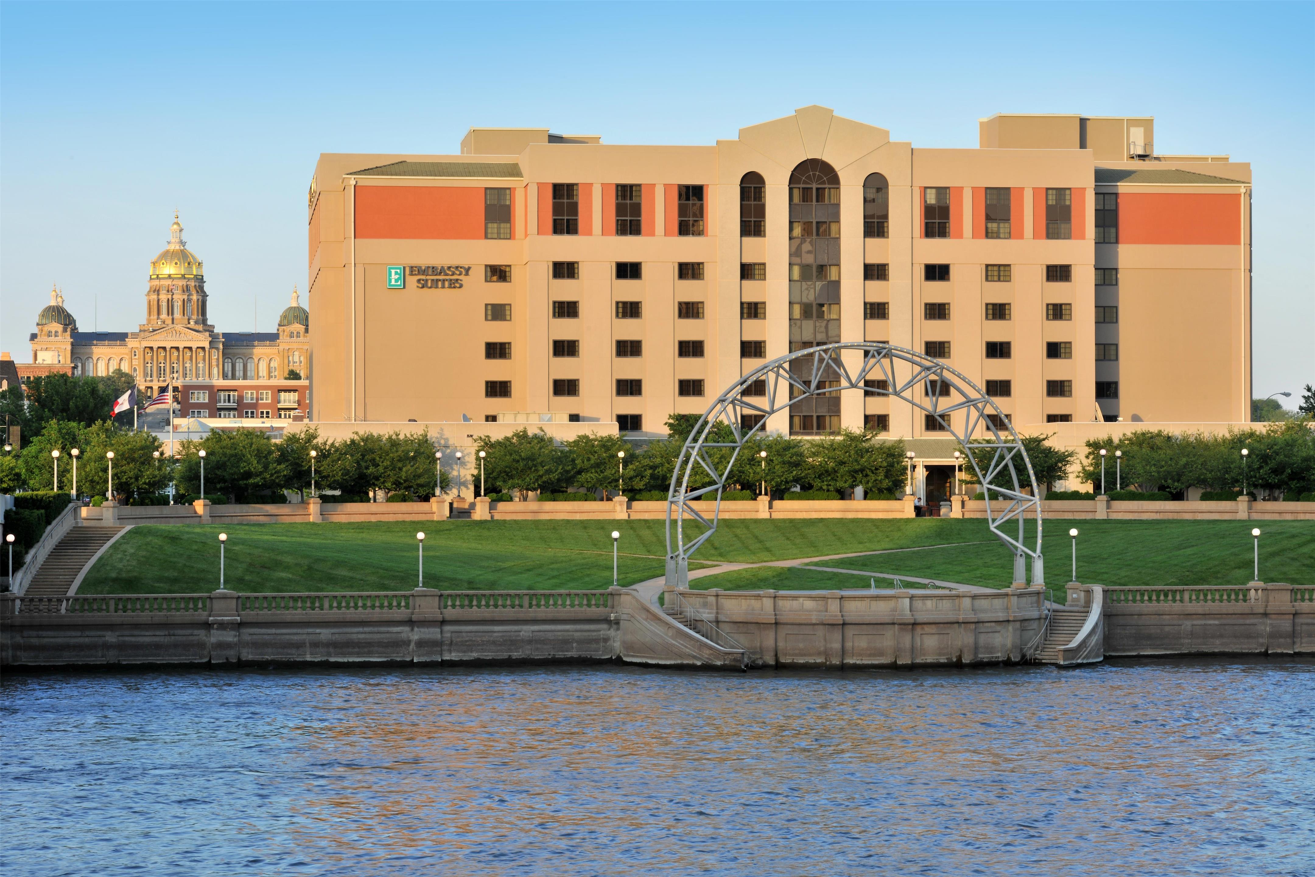 Exterior | Embassy Suites Hotel Des Moines Downtown