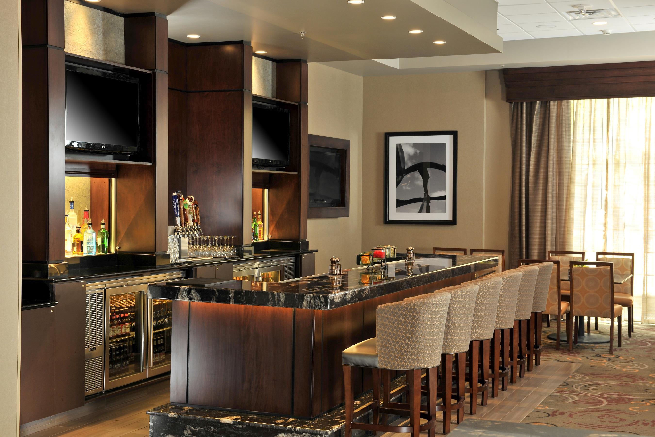 Restaurant | Embassy Suites Hotel Des Moines Downtown