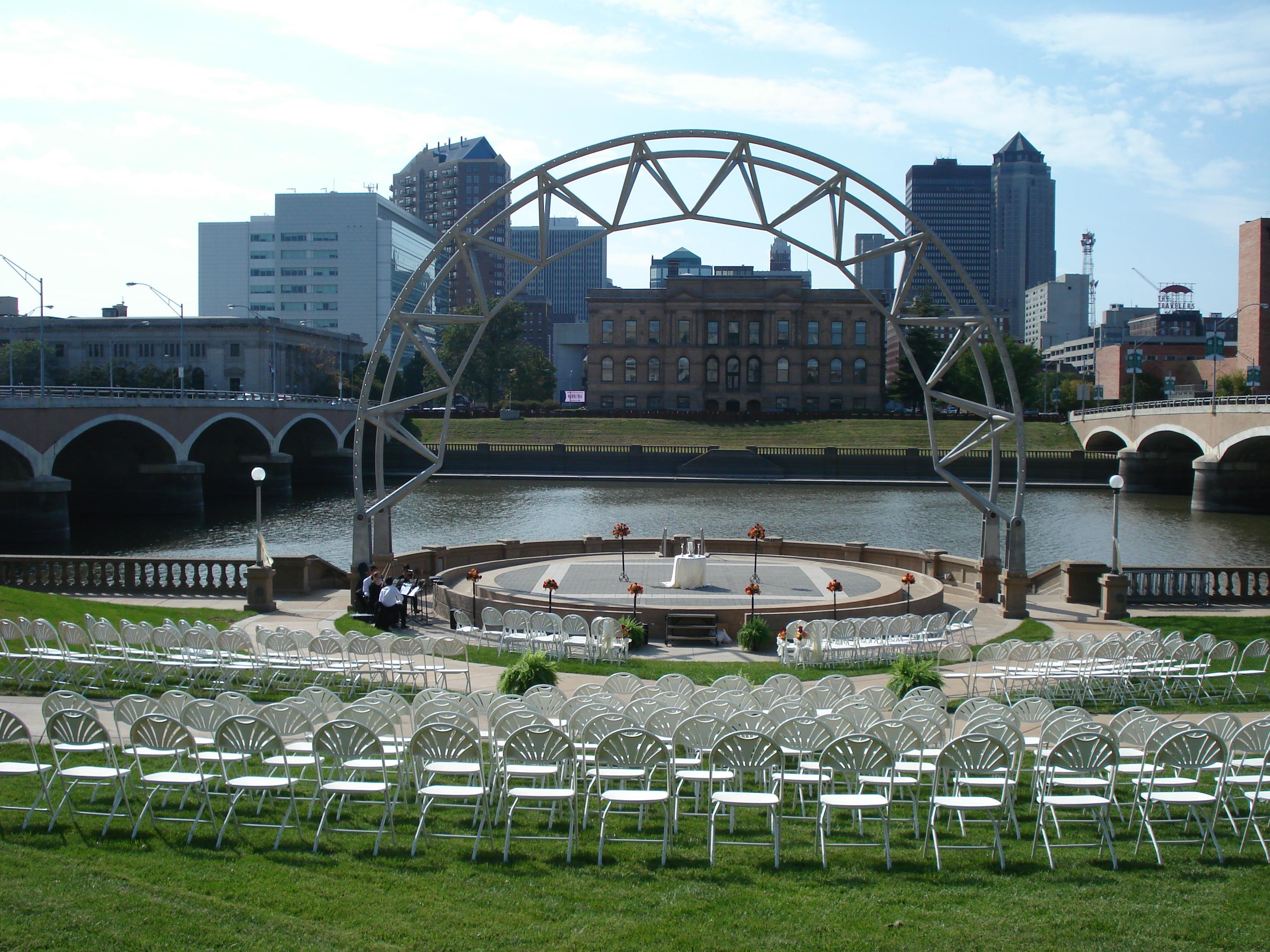 Exterior | Embassy Suites Hotel Des Moines Downtown
