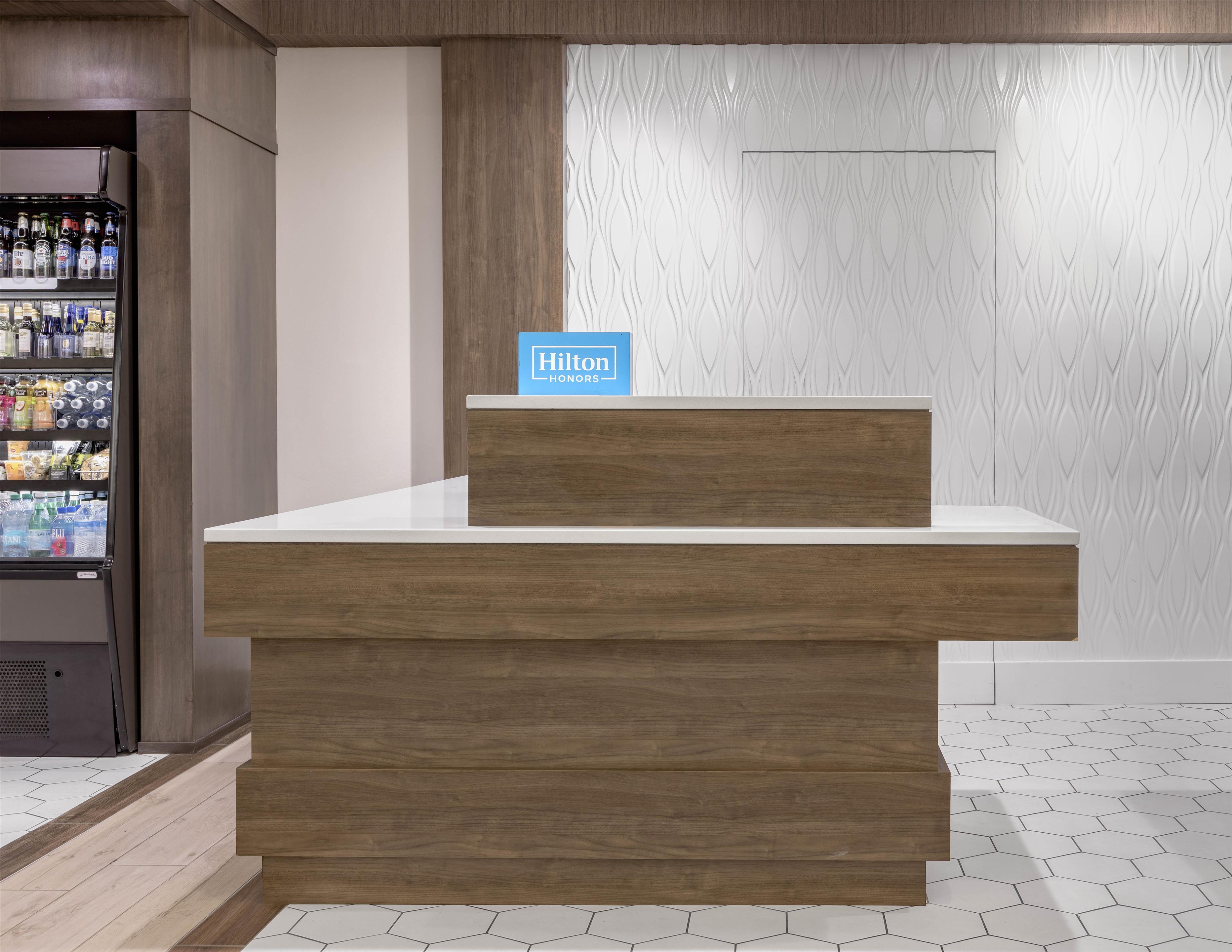 Reception | Hilton Garden Inn Des Moines/Urbandale