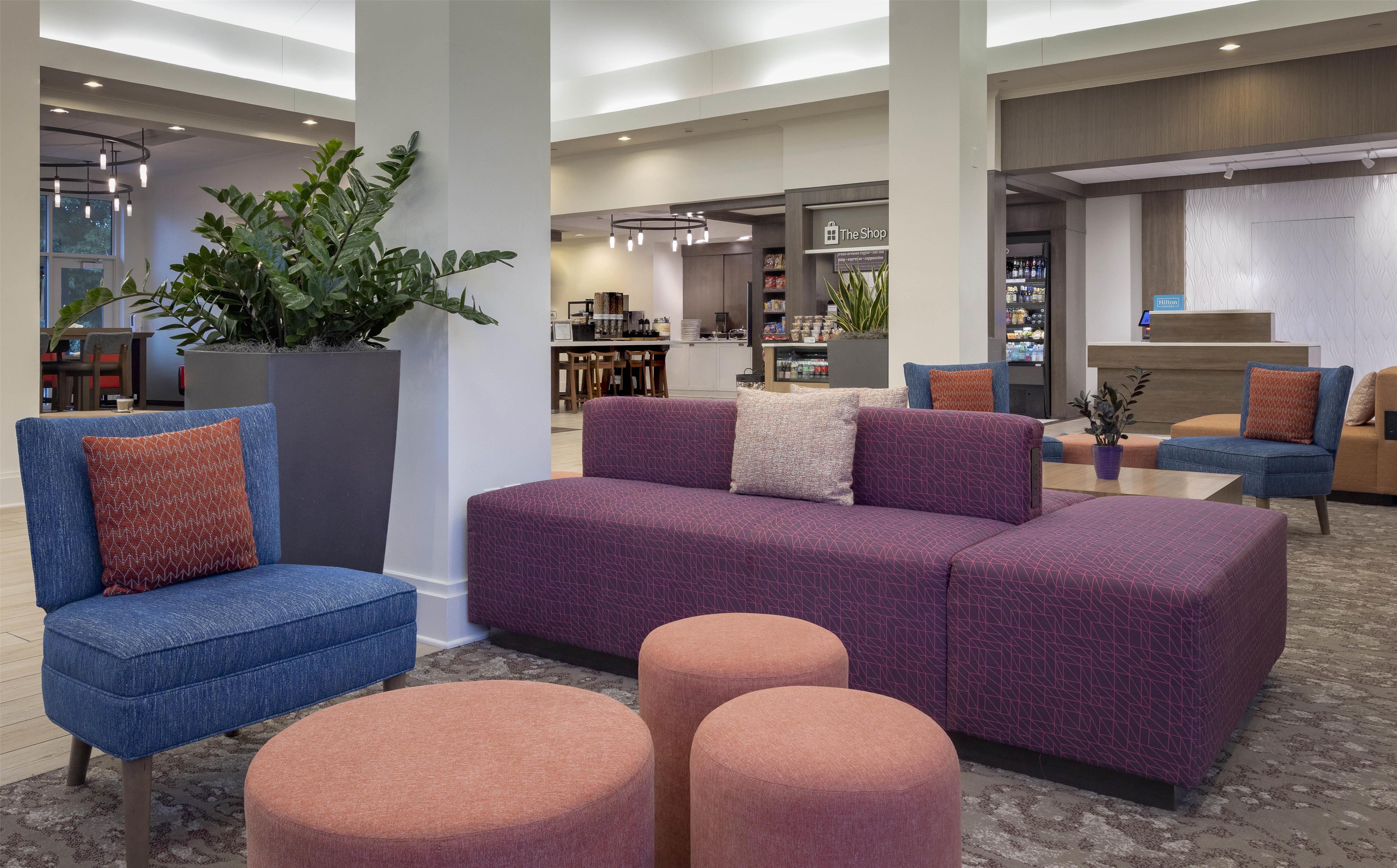 Lobby | Hilton Garden Inn Des Moines/Urbandale