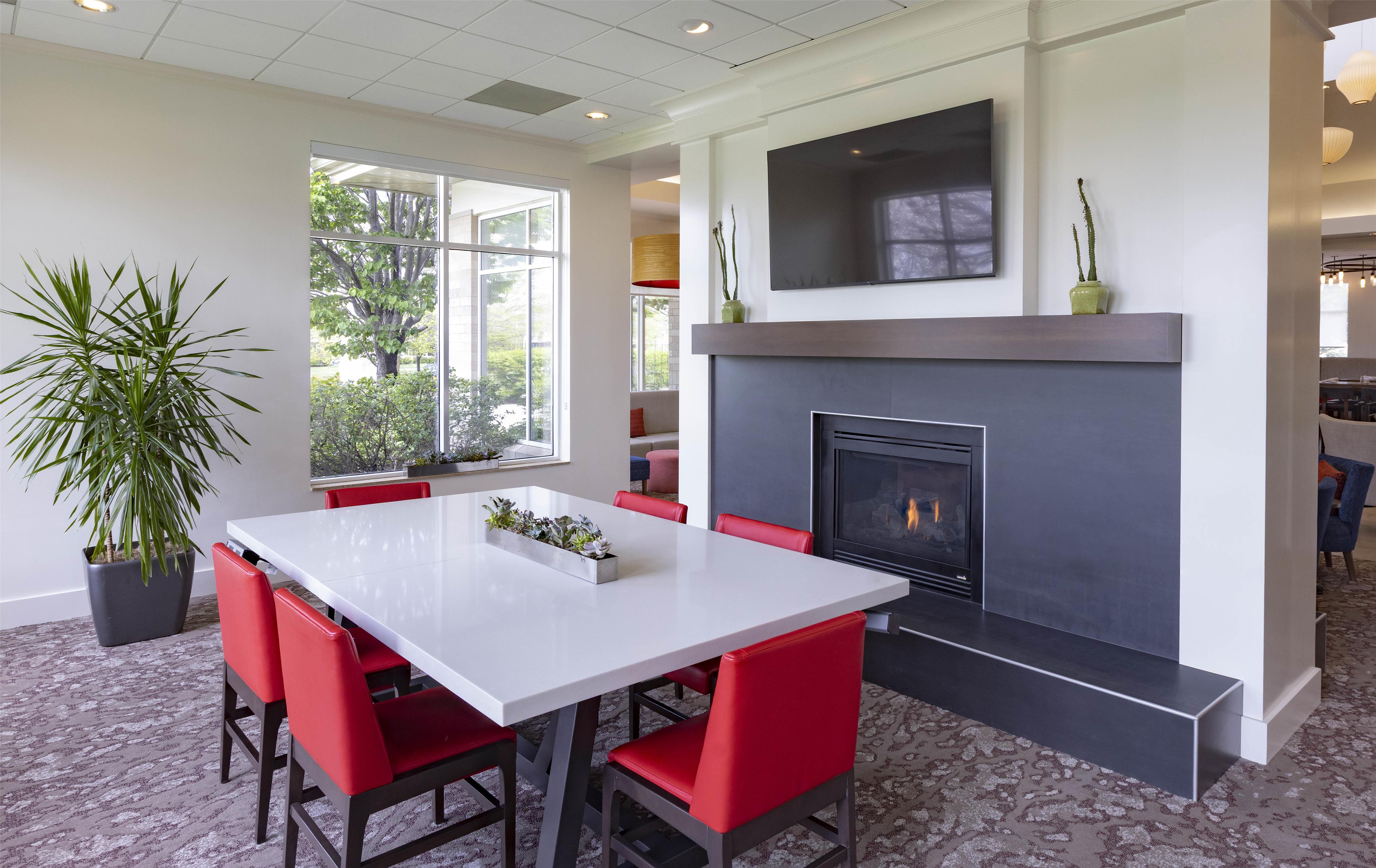 Lobby | Hilton Garden Inn Des Moines/Urbandale