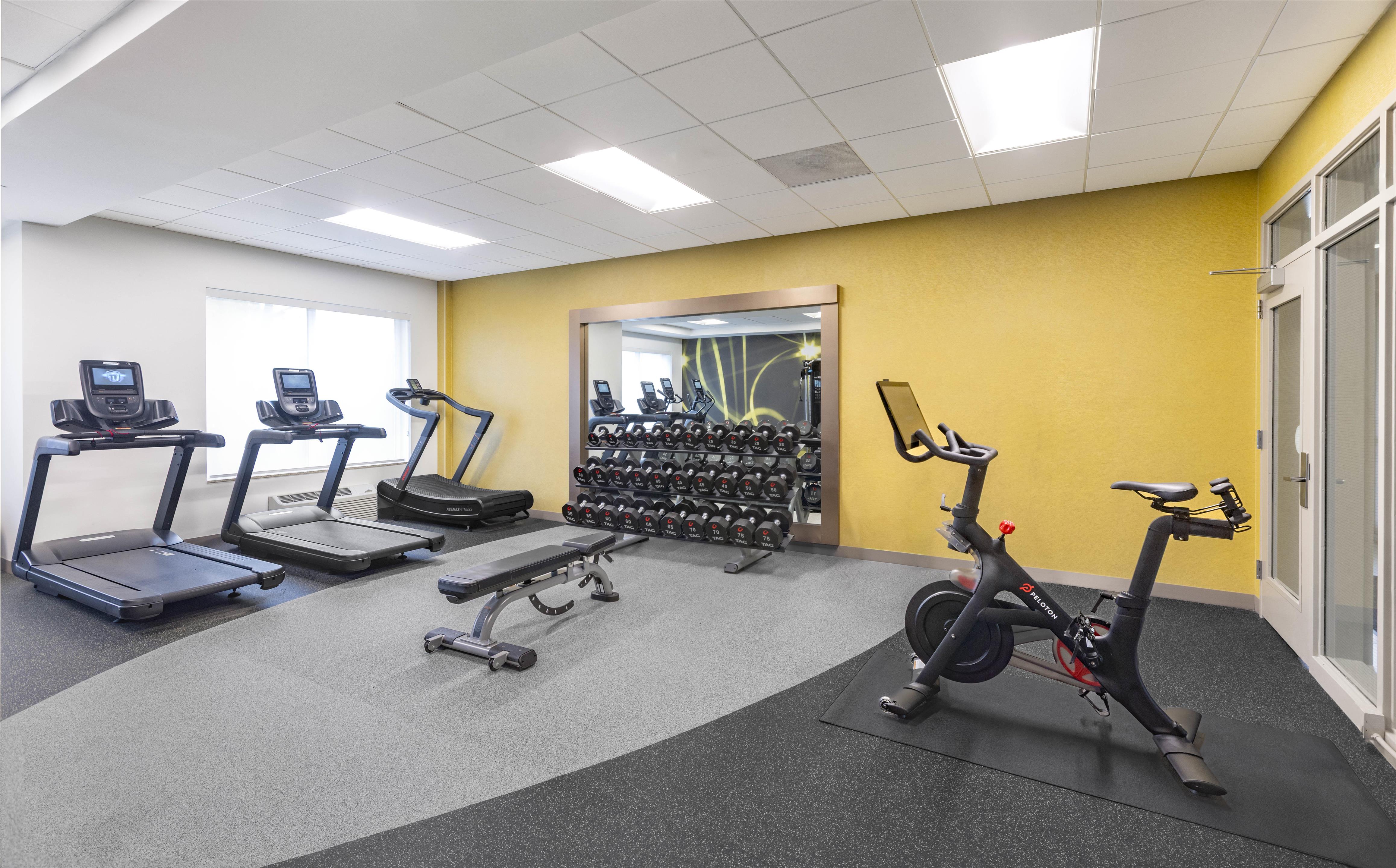 Health club fitness center gym | Hilton Garden Inn Des Moines/Urbandale