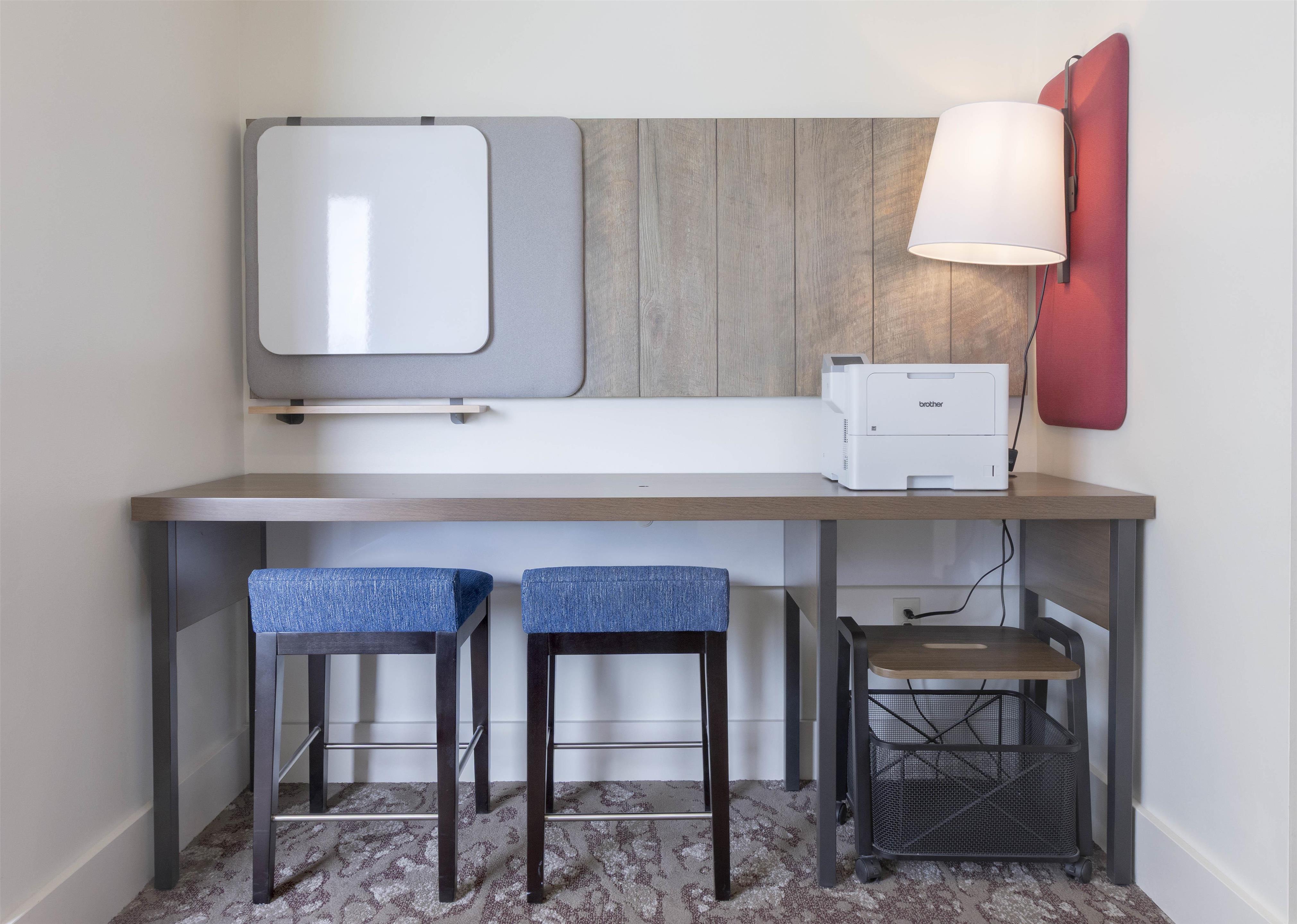 Business Center | Hilton Garden Inn Des Moines/Urbandale