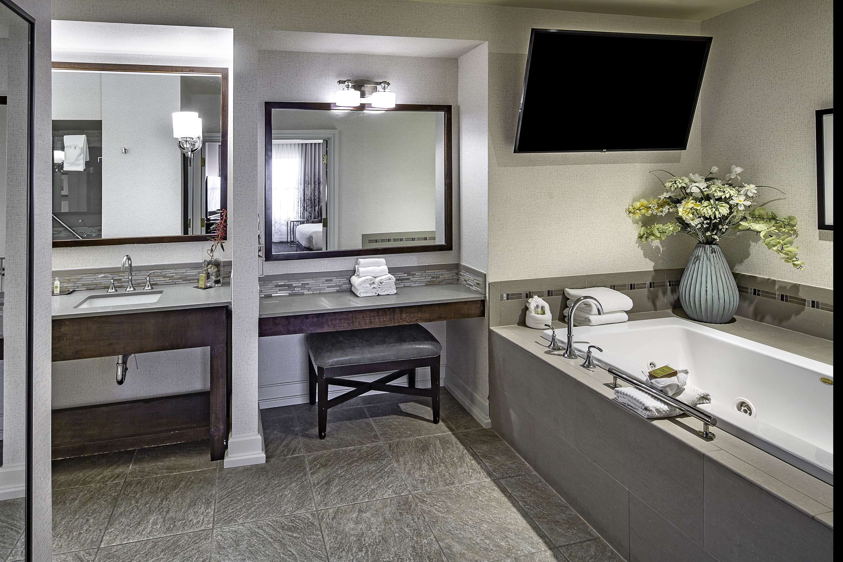 Guest room bath