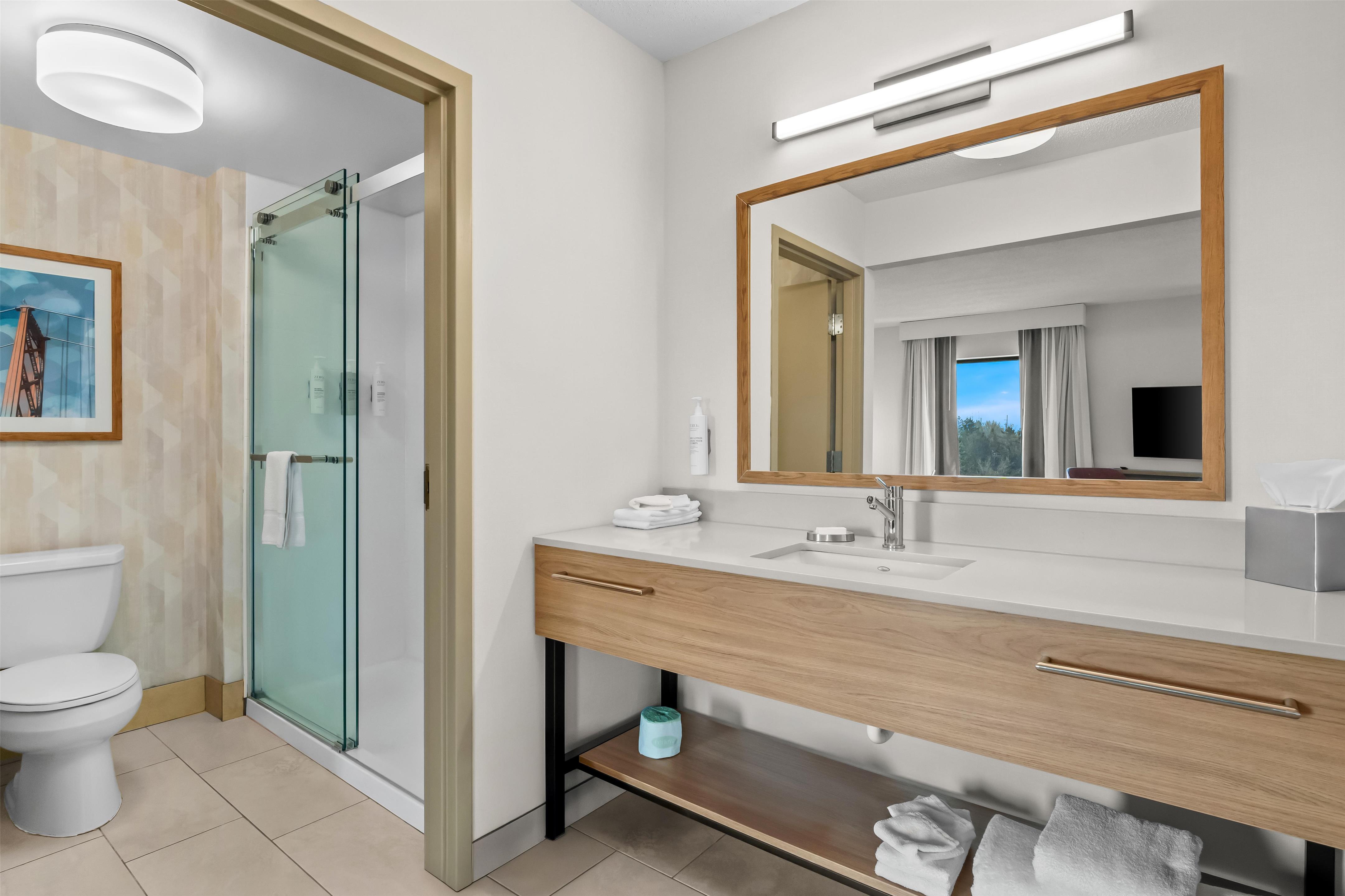 Guest room bath