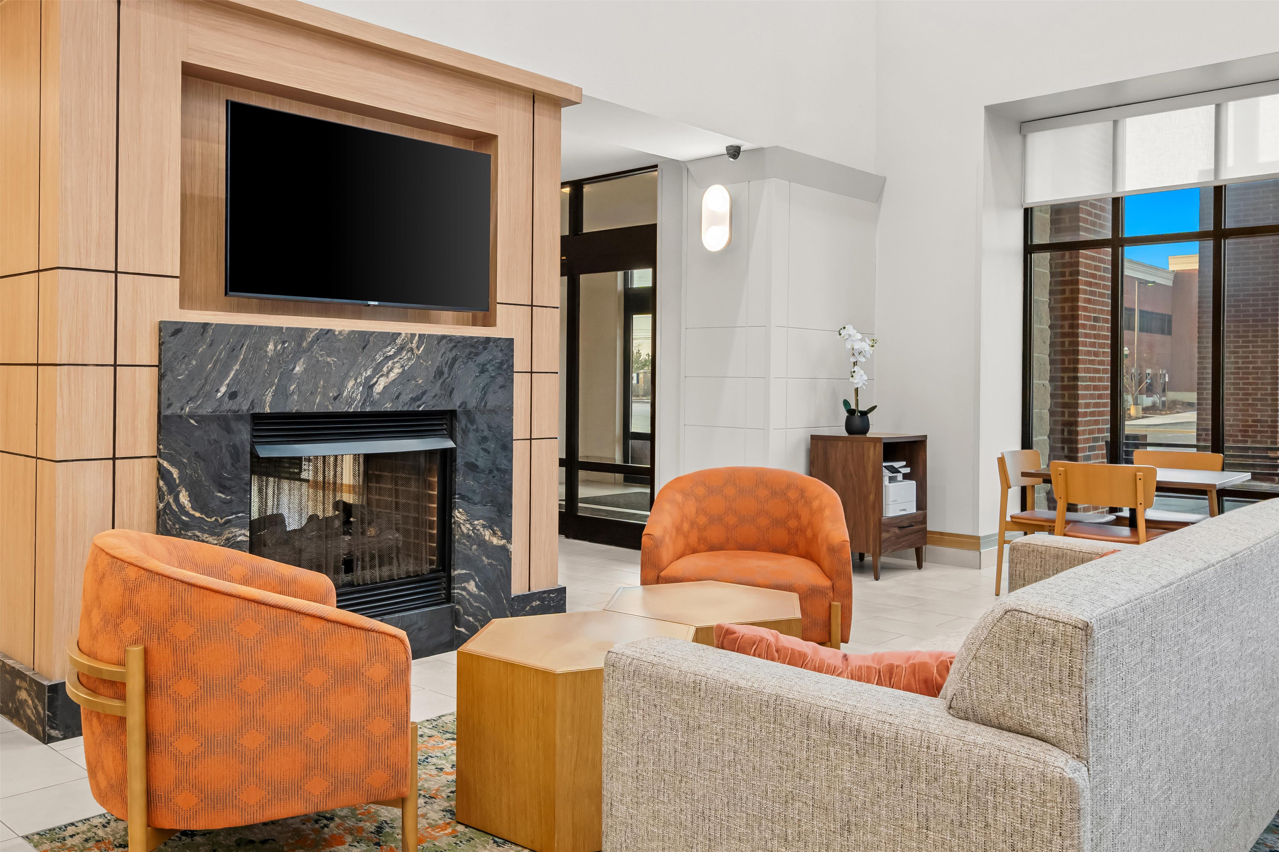 Lobby | Hampton Inn & Suites Detroit-Canton