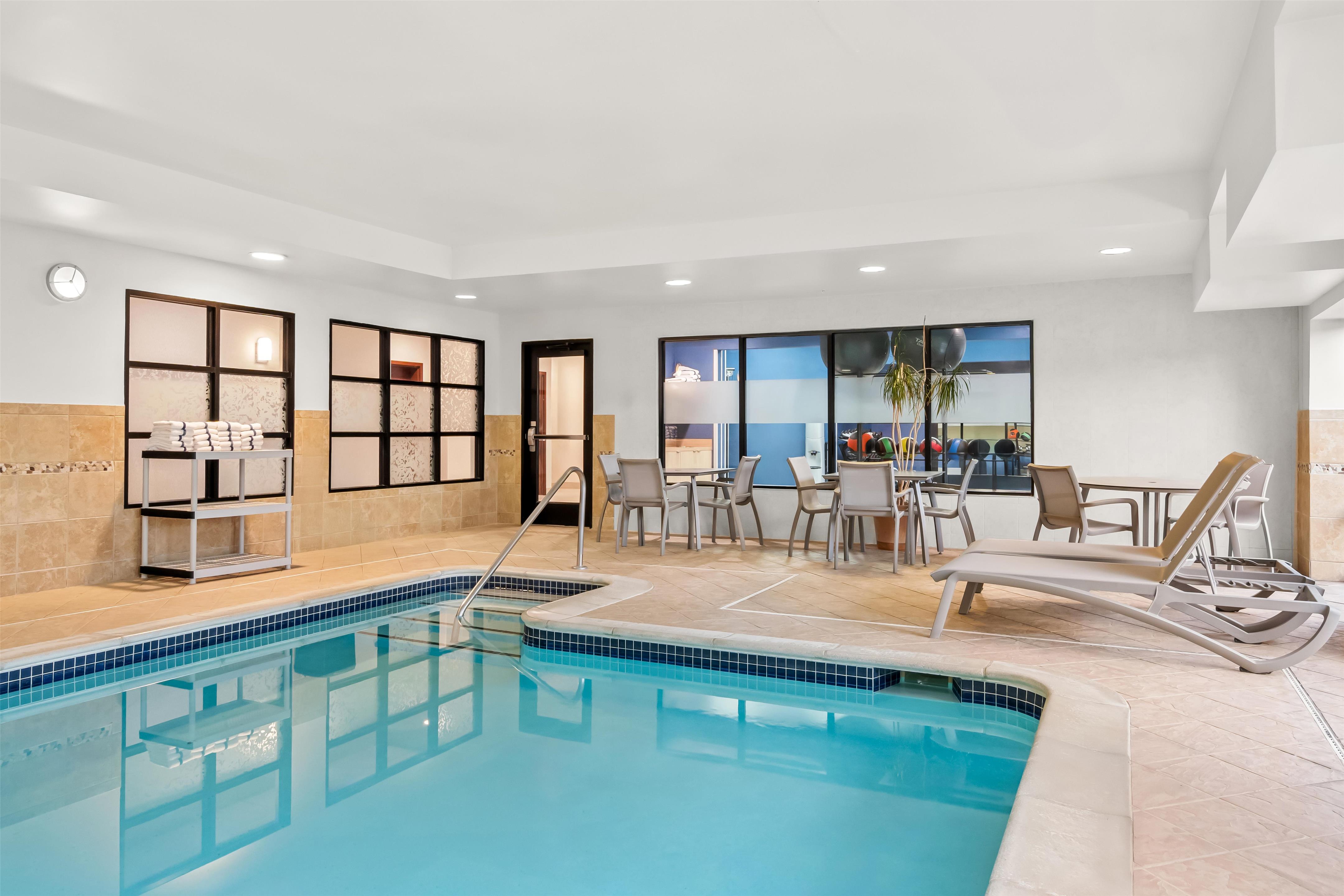 Pool | Hampton Inn & Suites Detroit-Canton