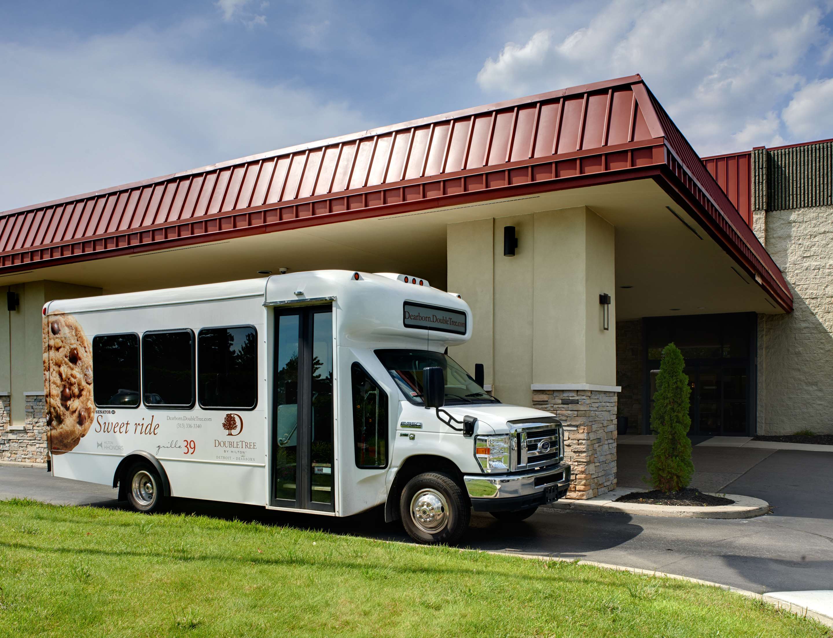 Exterior | DoubleTree by Hilton Dearborn