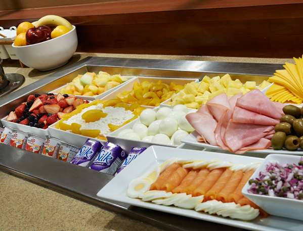 Restaurant - DoubleTree by Hilton Hotel Detroit