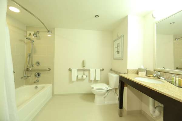  - DoubleTree by Hilton Hotel Detroit