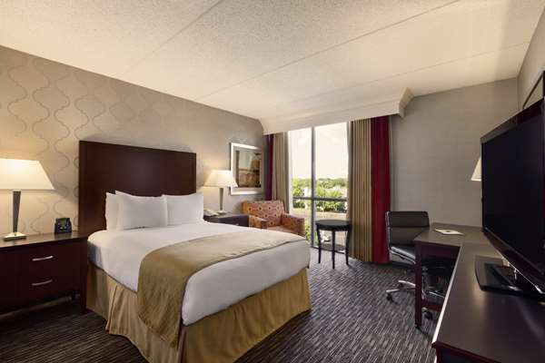  - DoubleTree by Hilton Hotel Detroit