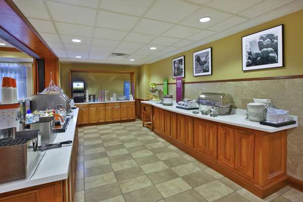Restaurant - Hampton Inn Commerce Township