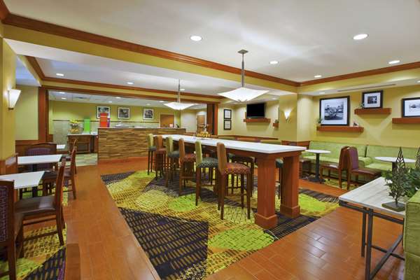 Restaurant - Hampton Inn Commerce Township