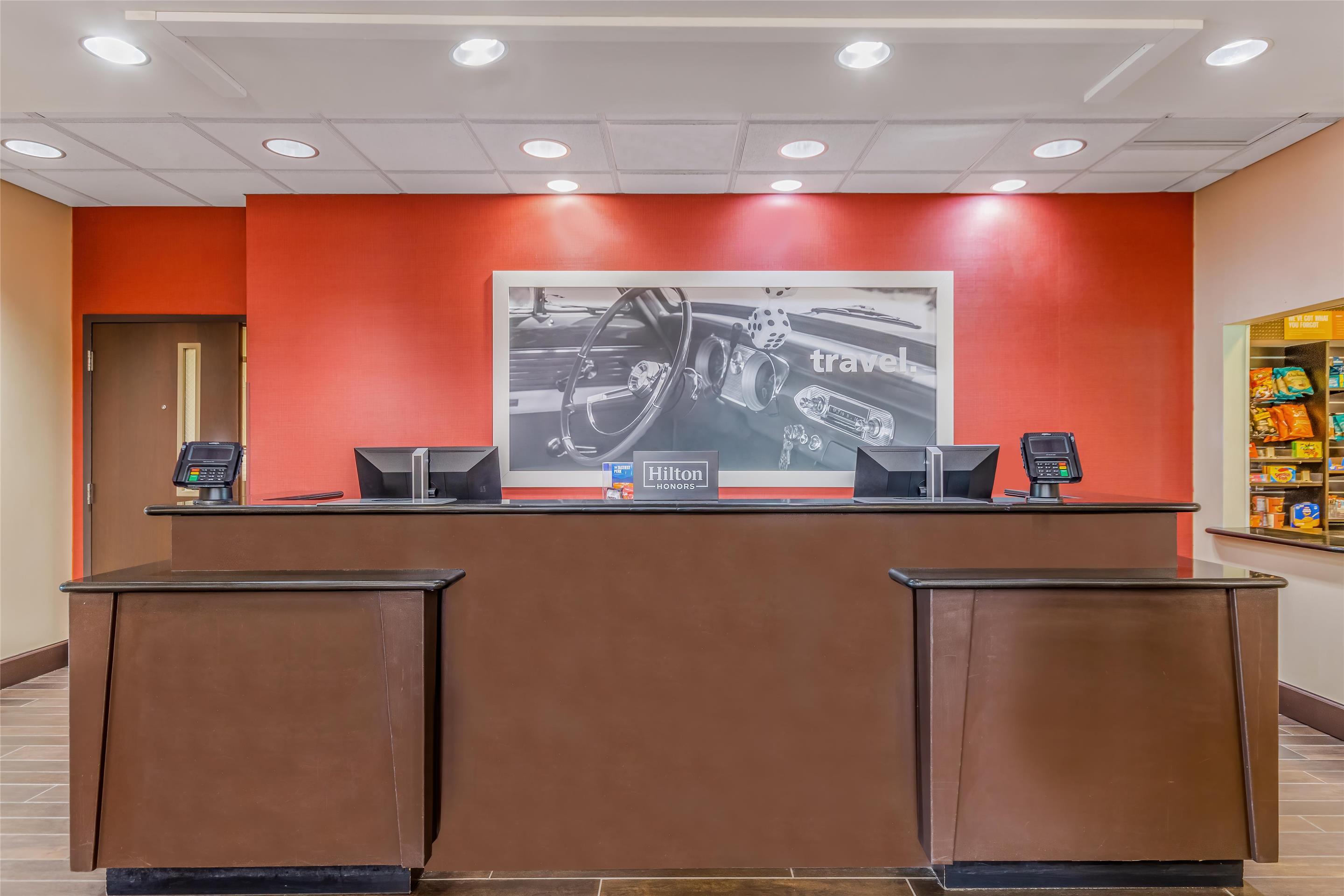 Reception | Hampton Inn & Suites Detroit / Airport - Romulus