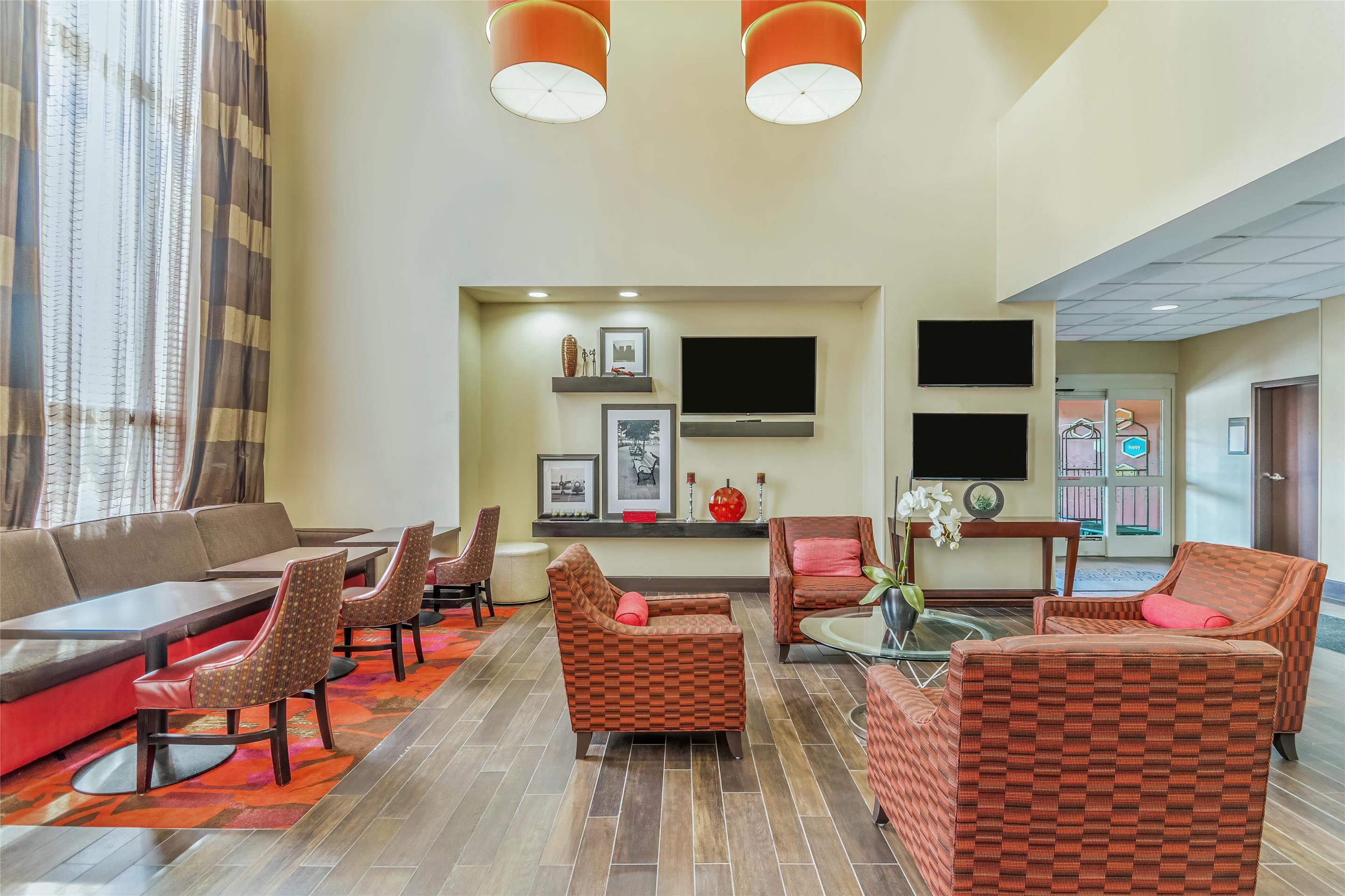 Lobby | Hampton Inn & Suites Detroit / Airport - Romulus