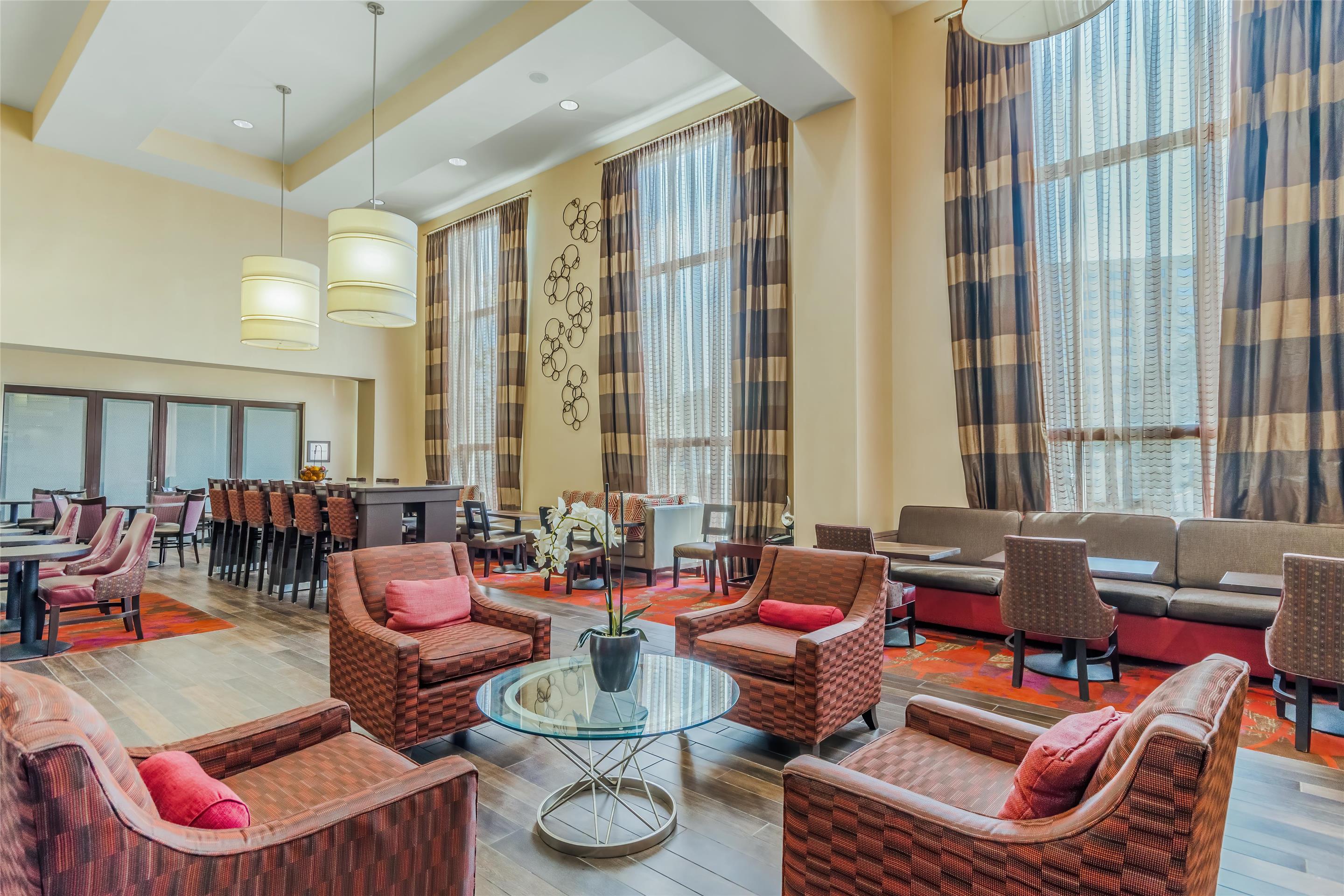Lobby | Hampton Inn & Suites Detroit / Airport - Romulus