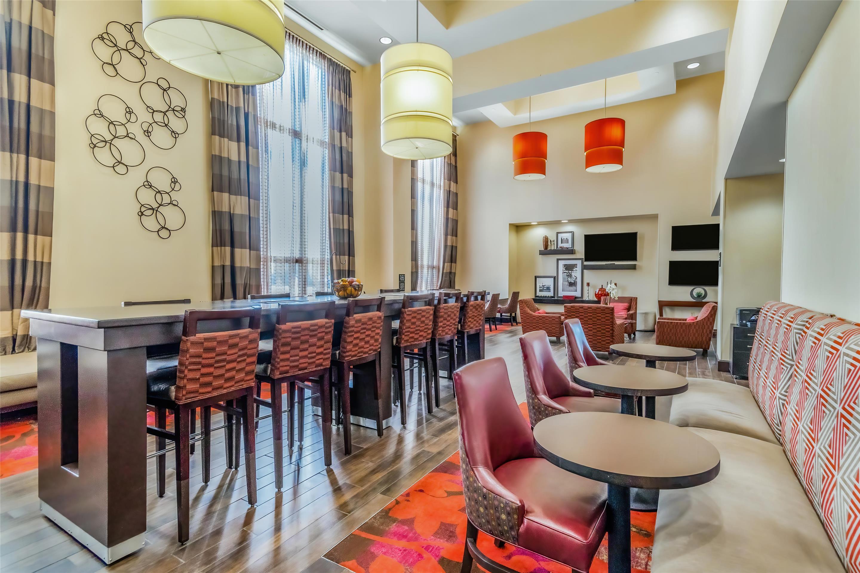 Lobby | Hampton Inn & Suites Detroit / Airport - Romulus
