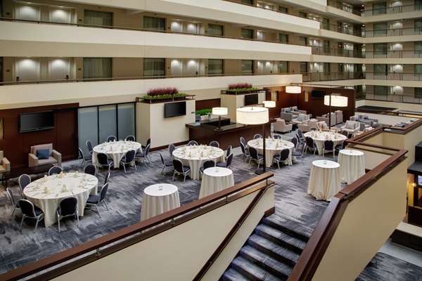Restaurant - Embassy Suites Troy - I-75, Exit 72