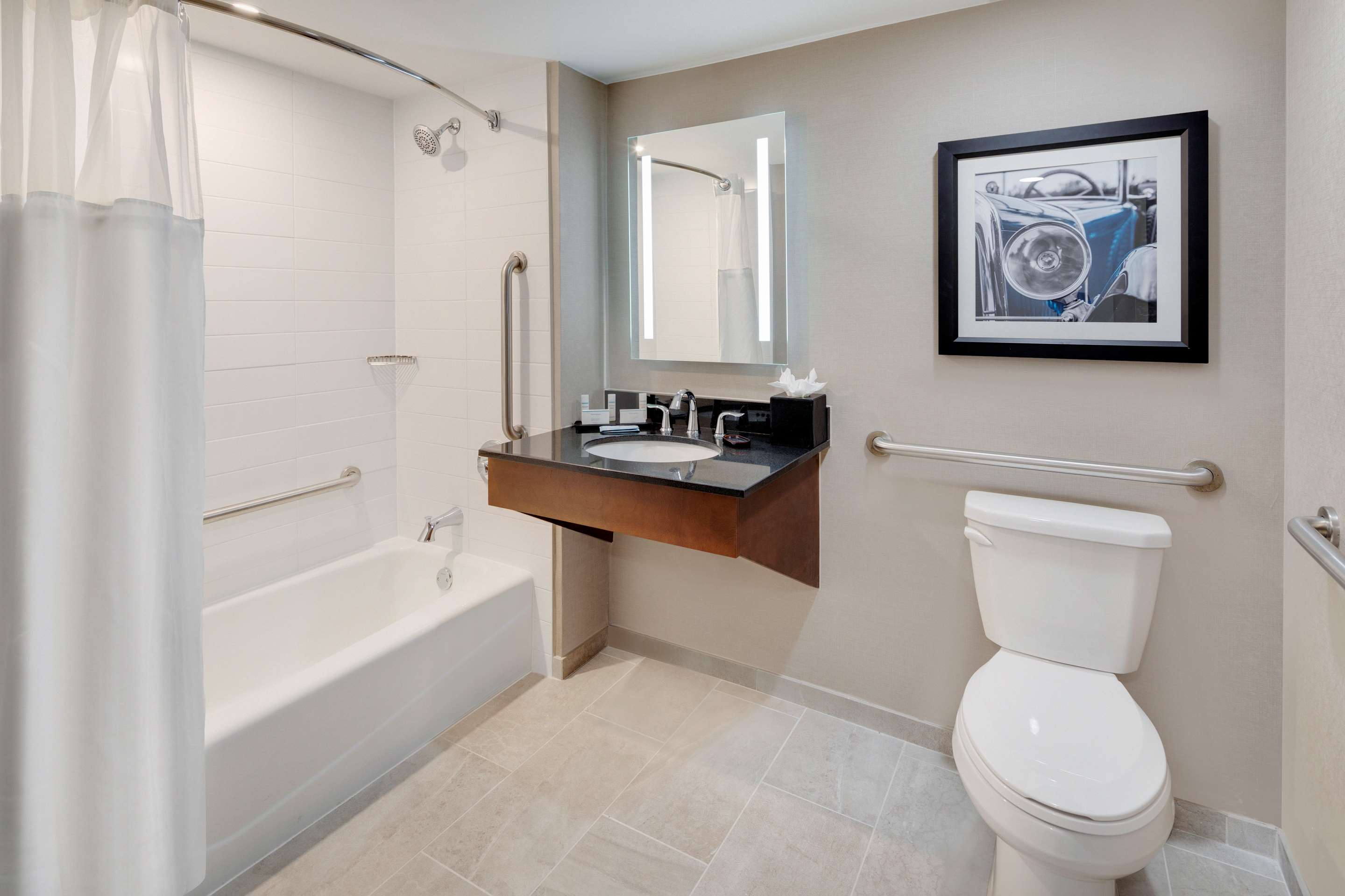 Guest room bath