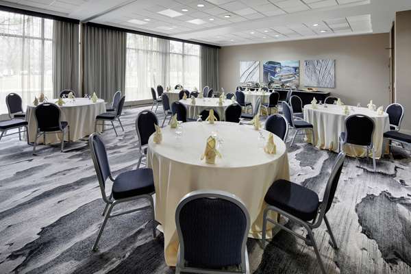 Restaurant - Embassy Suites Troy - I-75, Exit 72