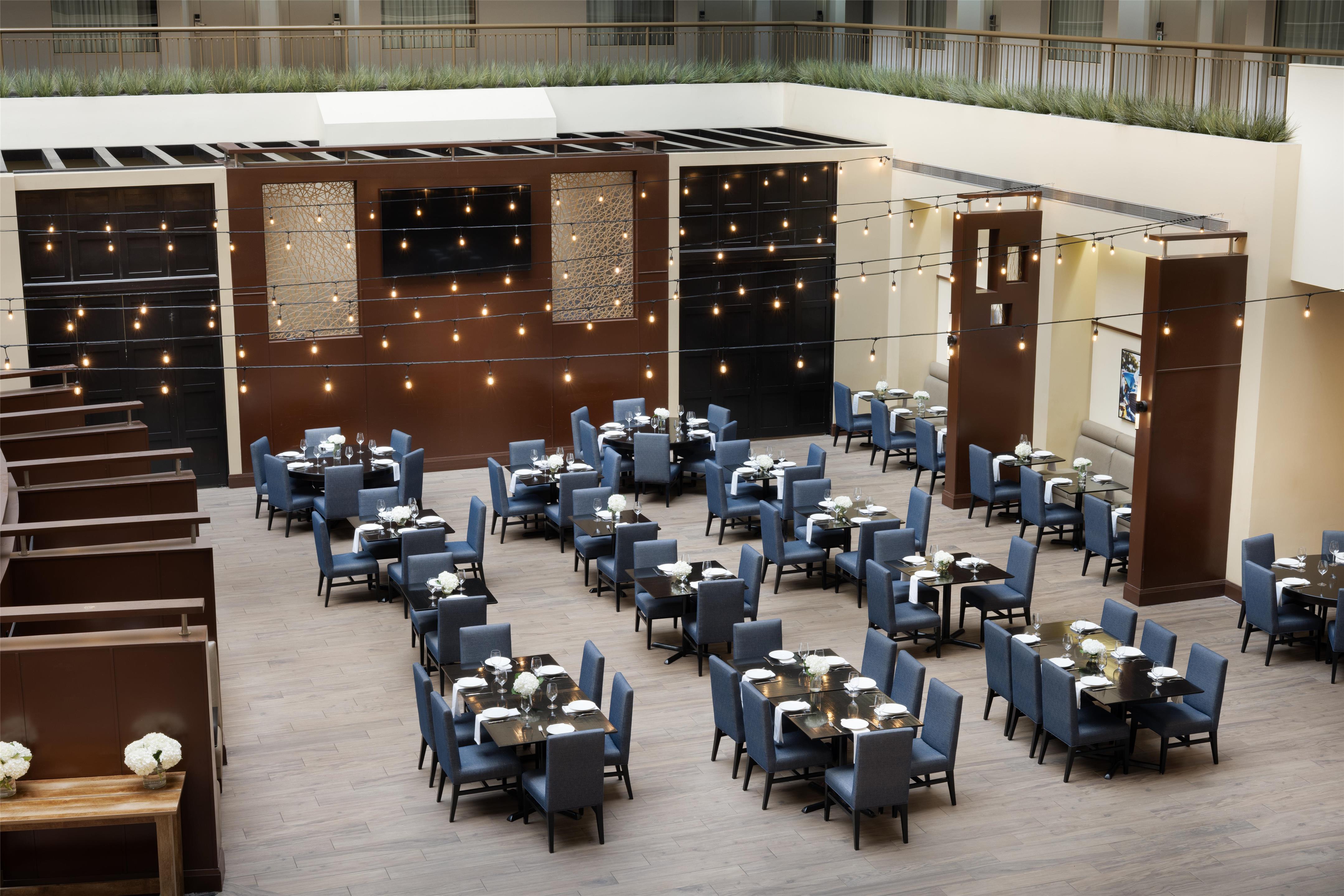 Lobby | Embassy Suites by Hilton Detroit Troy Auburn Hills