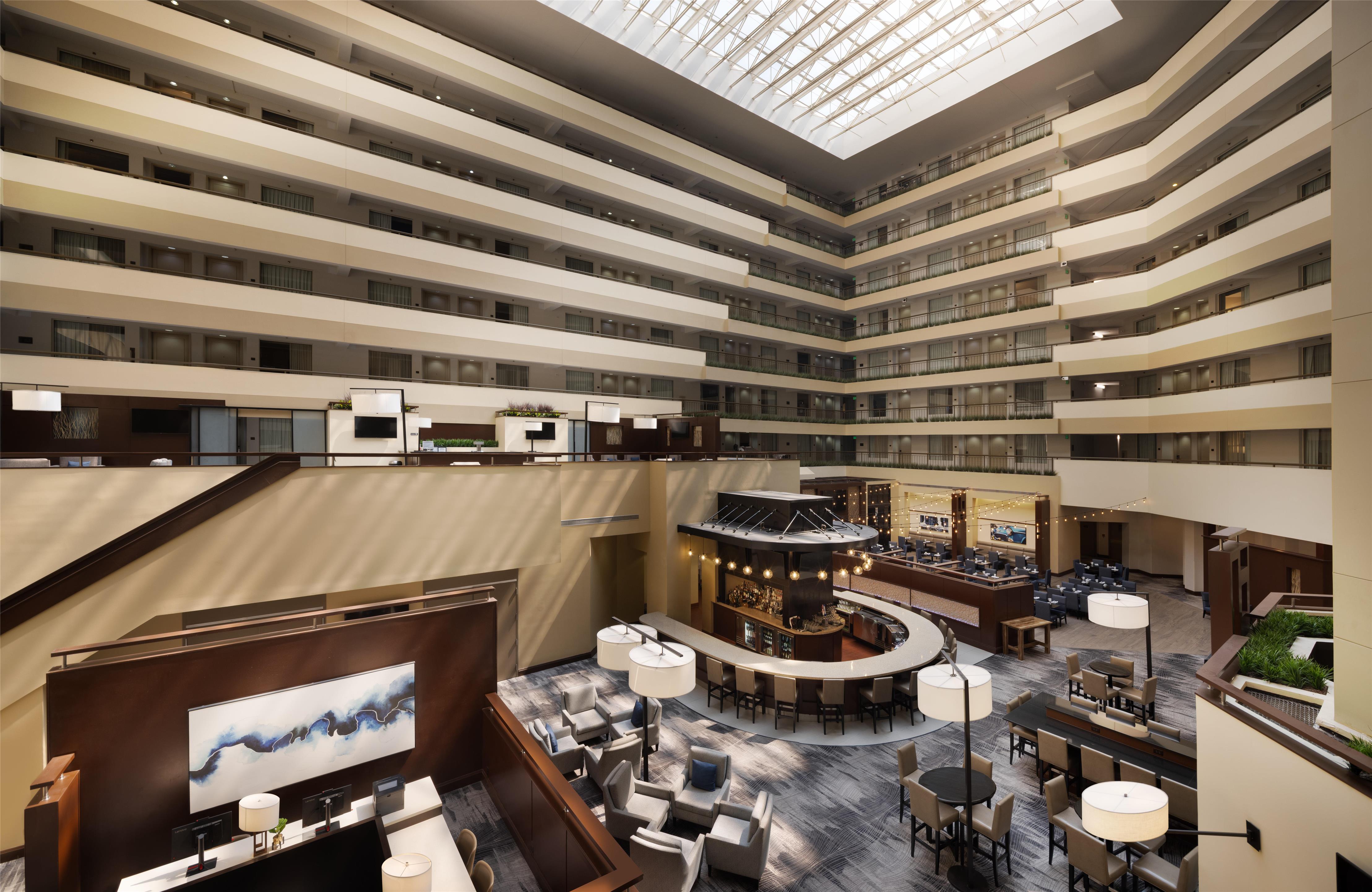 Lobby | Embassy Suites by Hilton Detroit Troy Auburn Hills