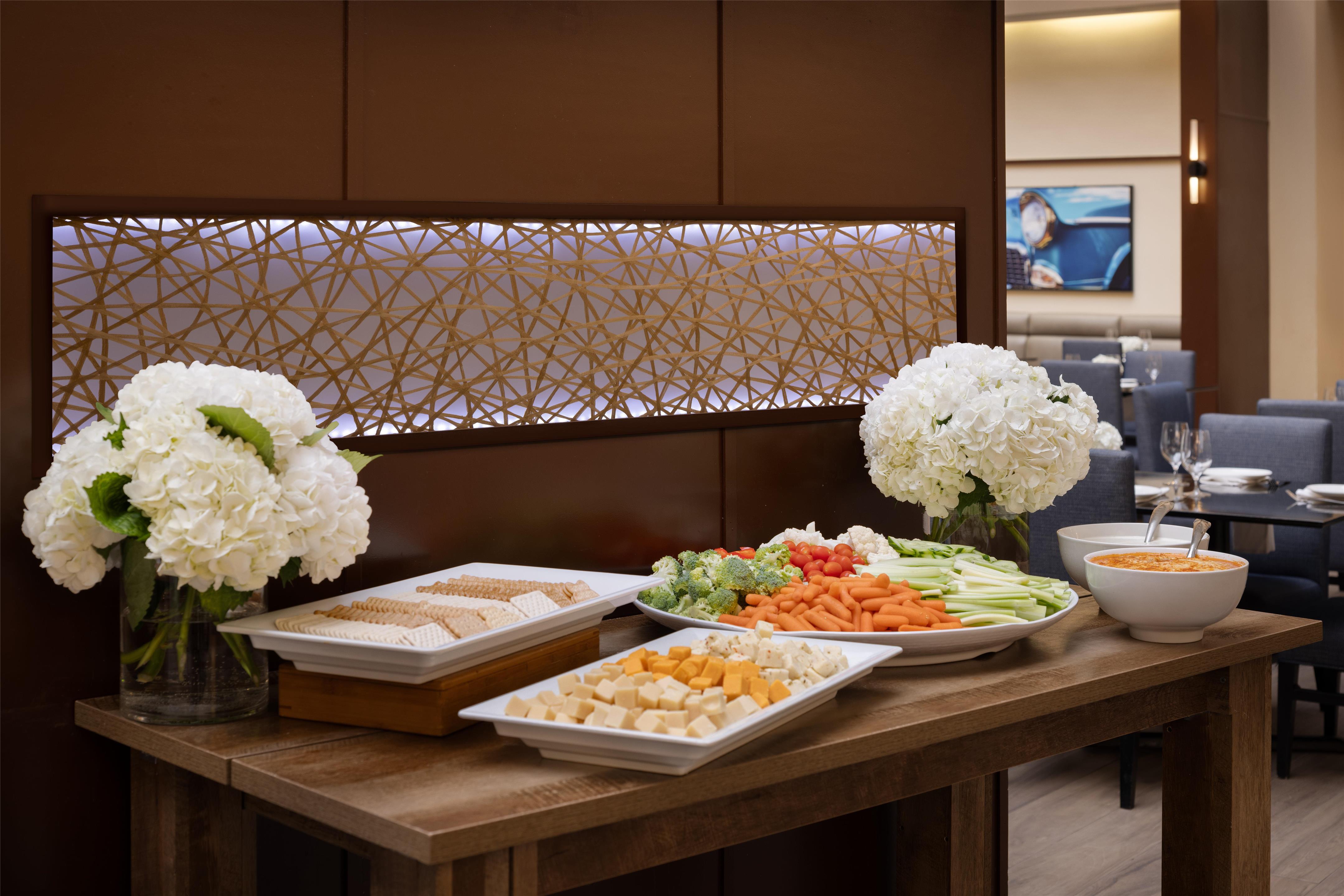 Restaurant | Embassy Suites by Hilton Detroit Troy Auburn Hills
