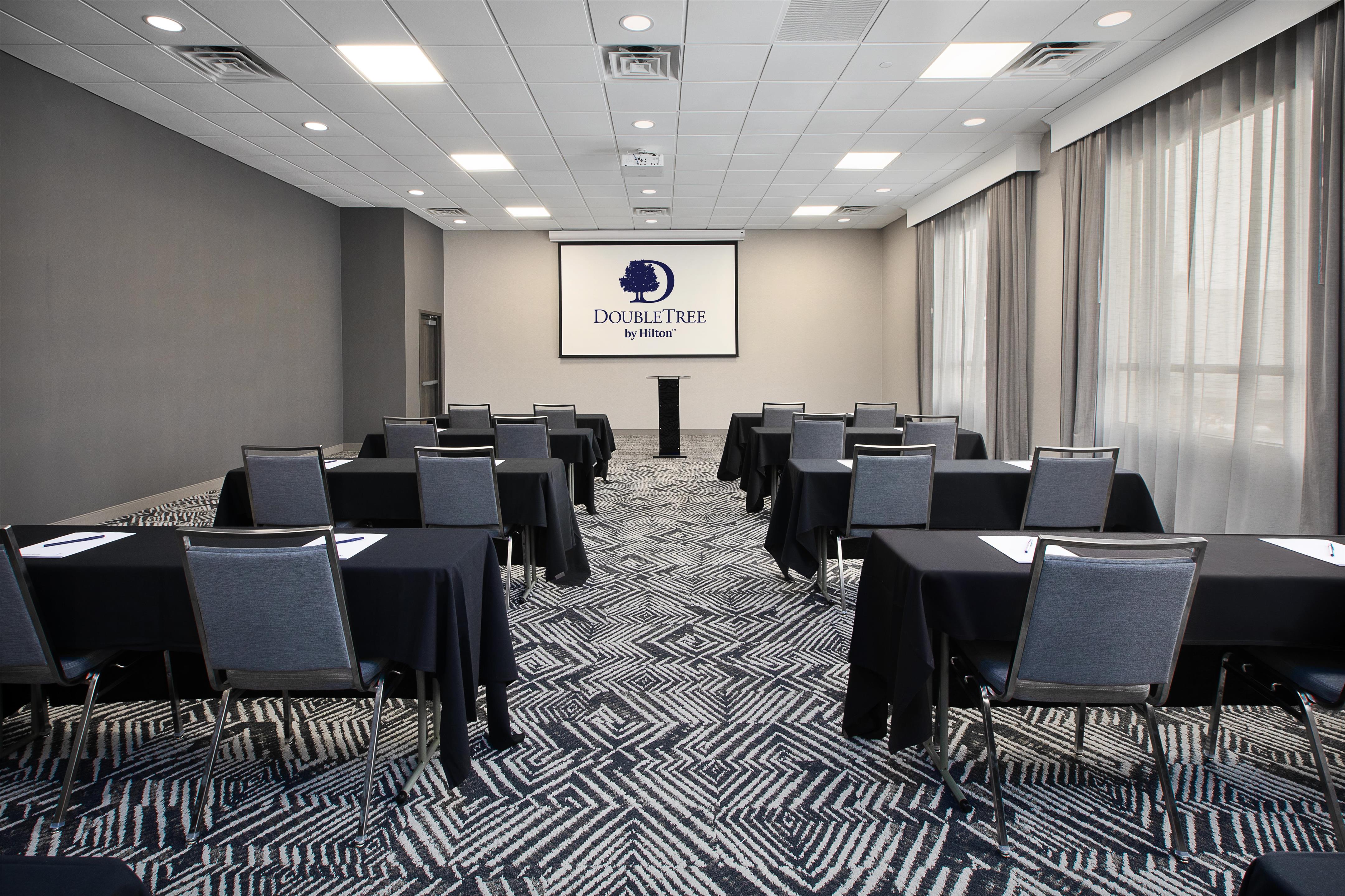 Meeting Room | DoubleTree by Hilton Hotel Detroit - Novi