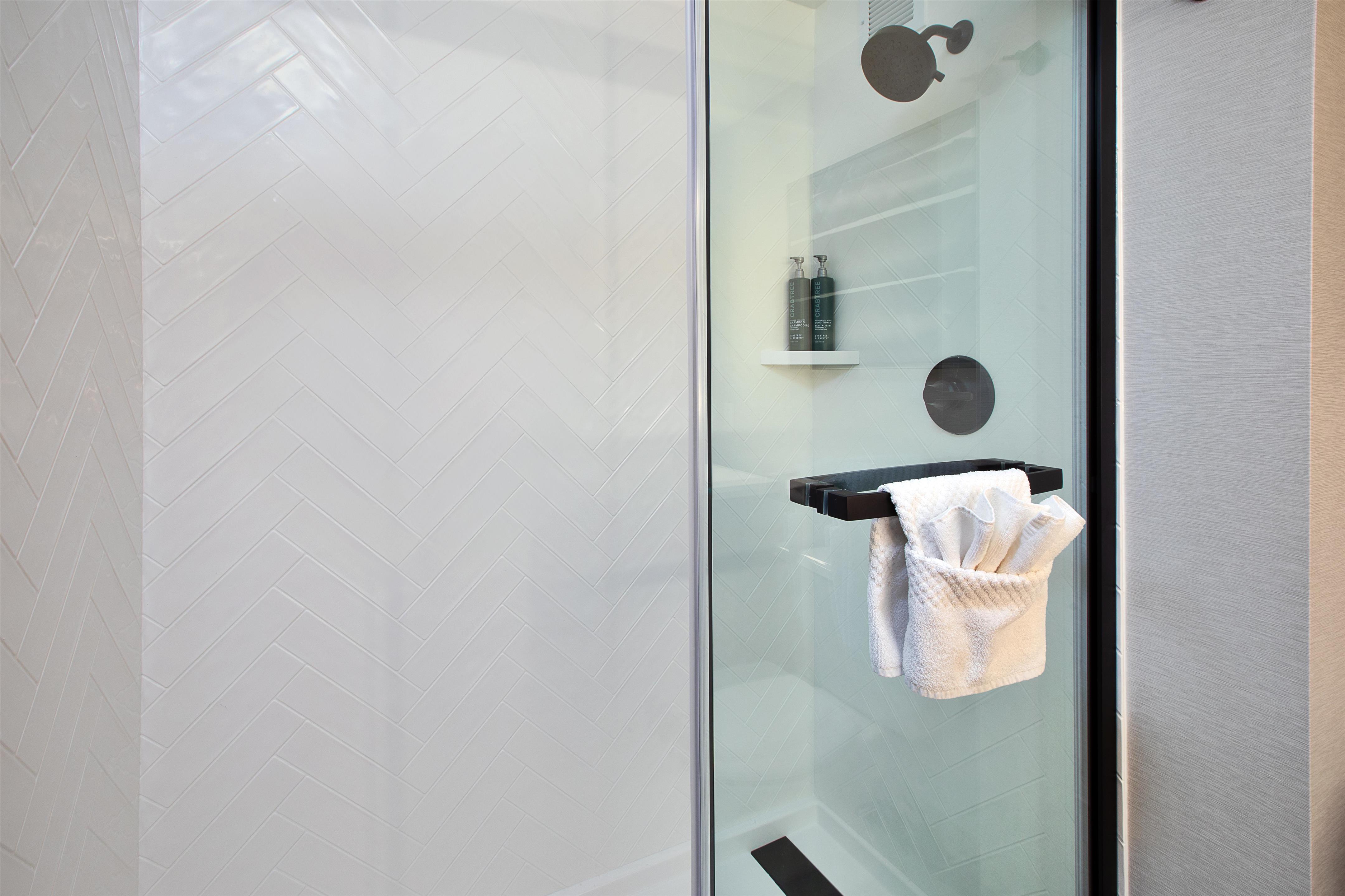 Guest room bath