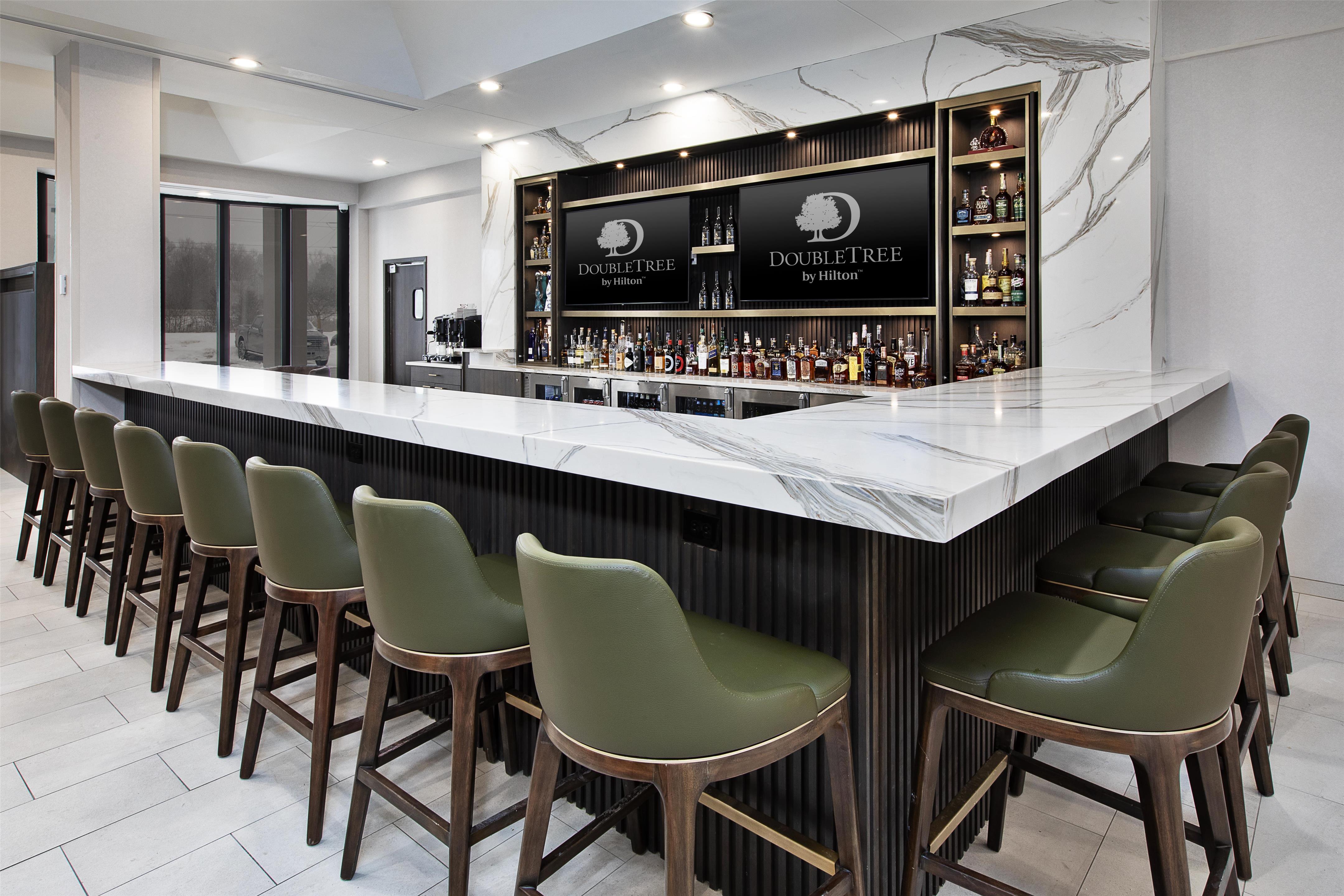 BarLounge | DoubleTree by Hilton Hotel Detroit - Novi