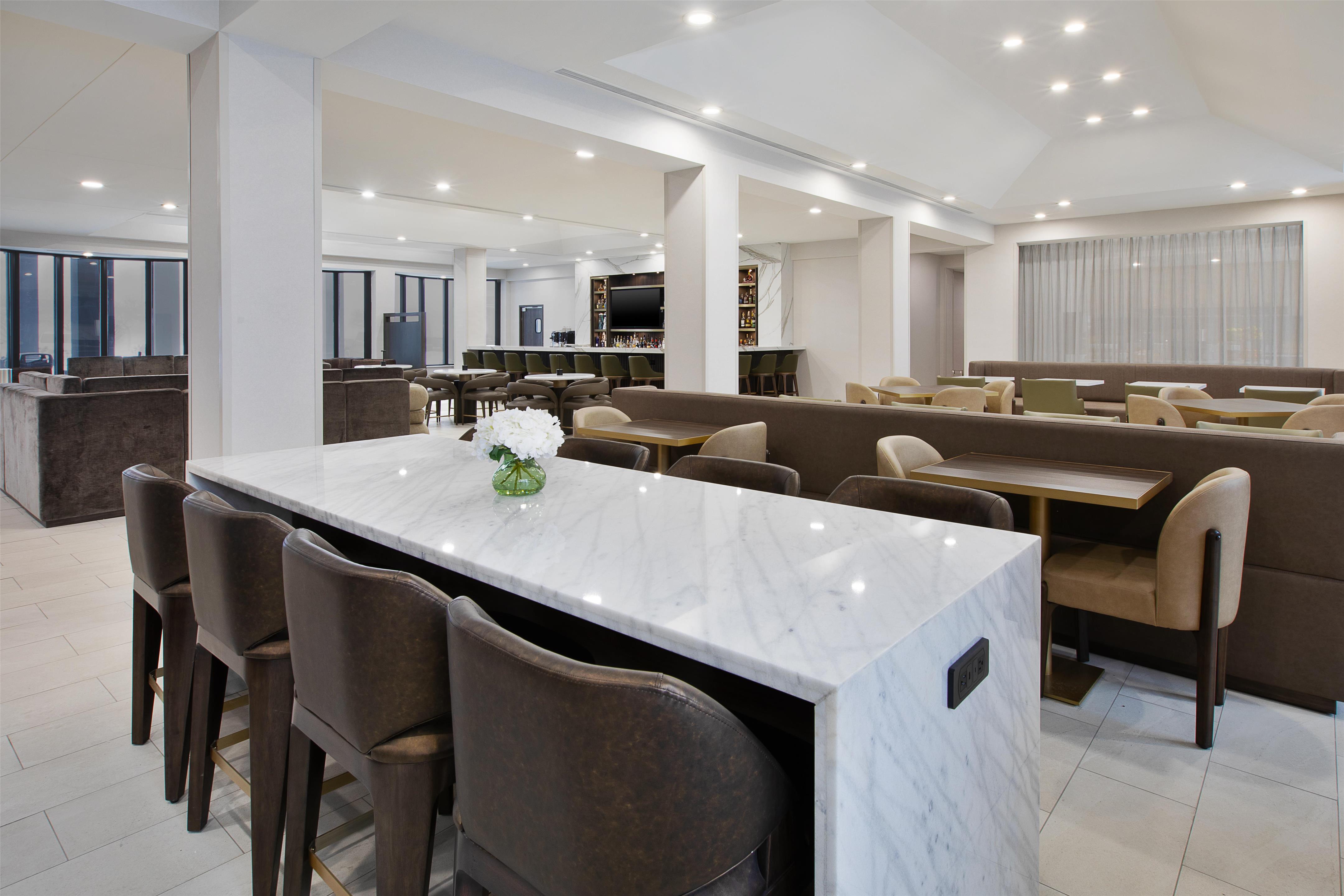 Lobby | DoubleTree by Hilton Hotel Detroit - Novi
